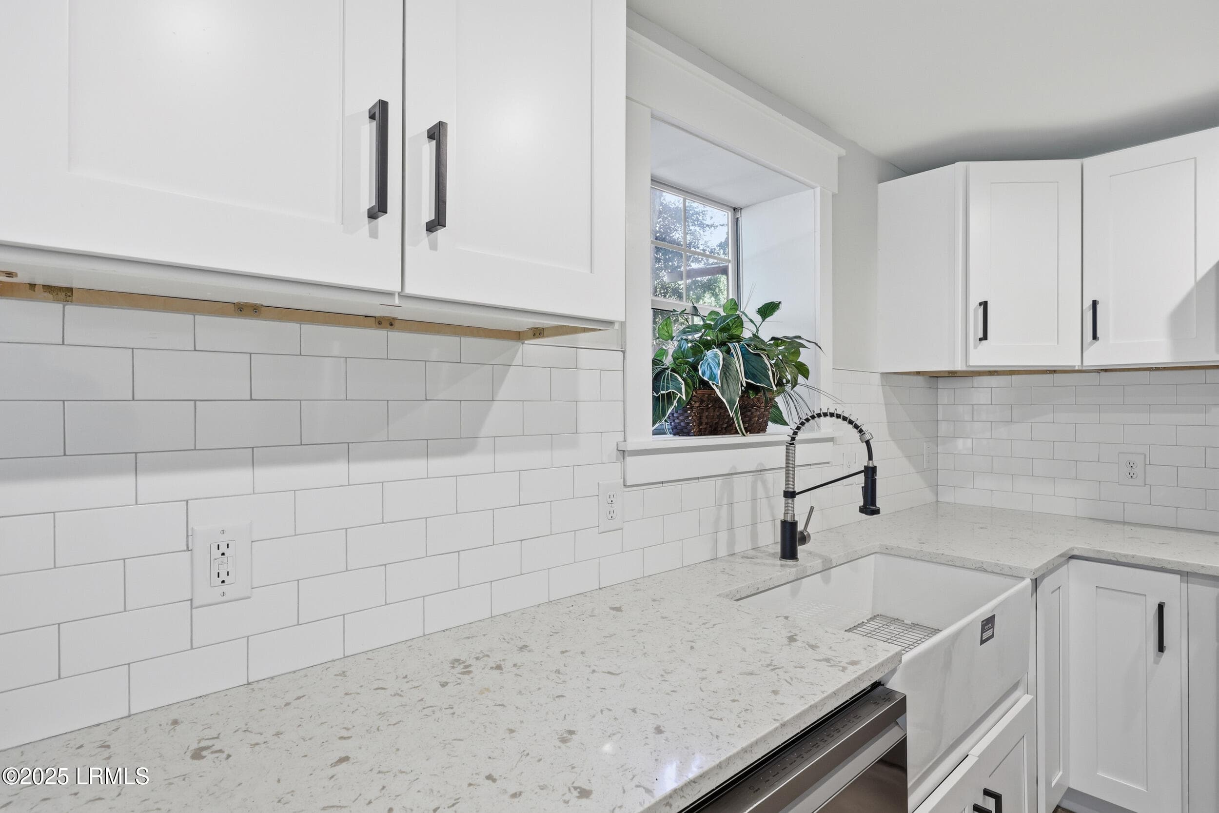 hard stone countertops - 617 N Jasper Street, Ridgeland, SC 29936