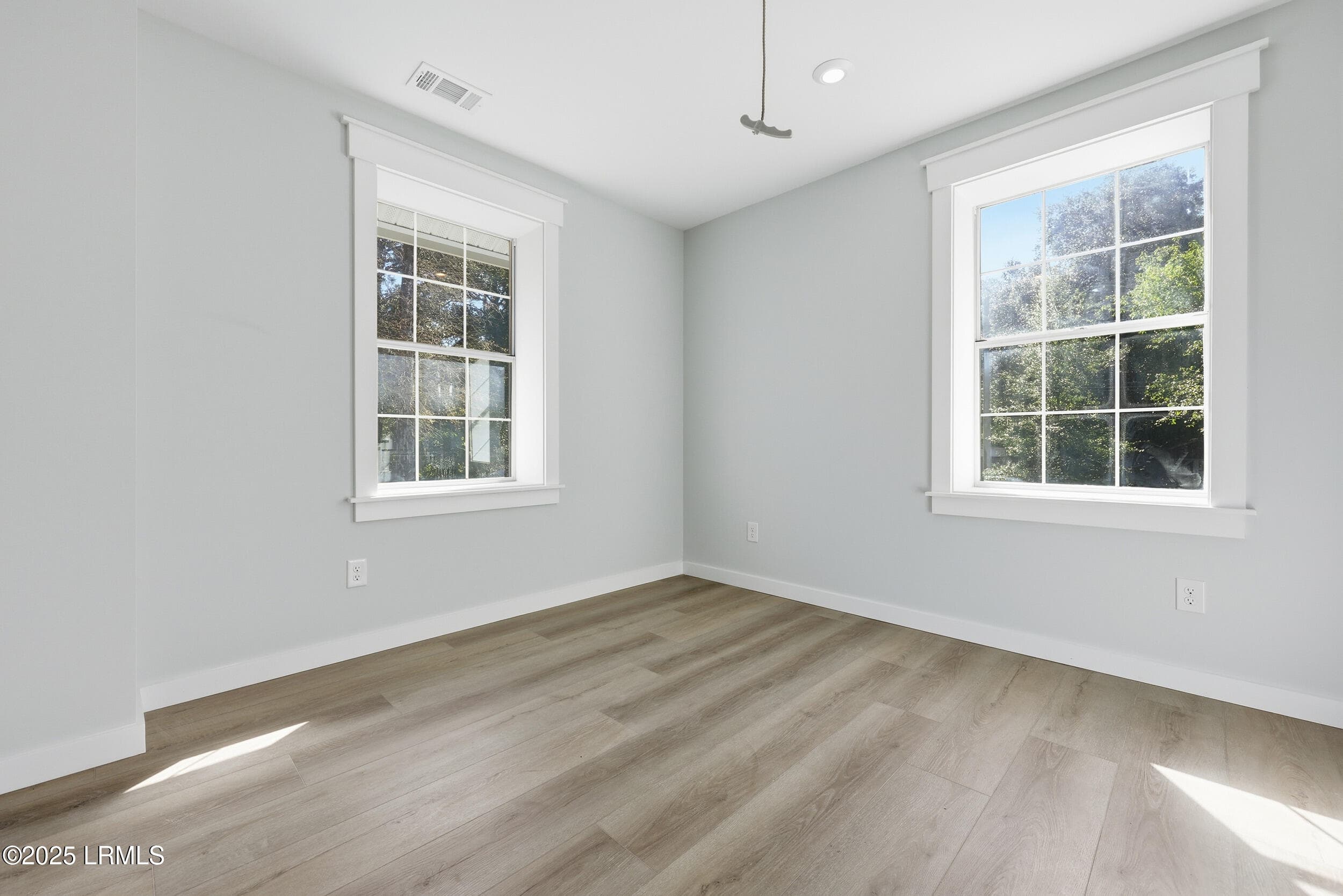 guest bed 1 - 617 N Jasper Street, Ridgeland, SC 29936
