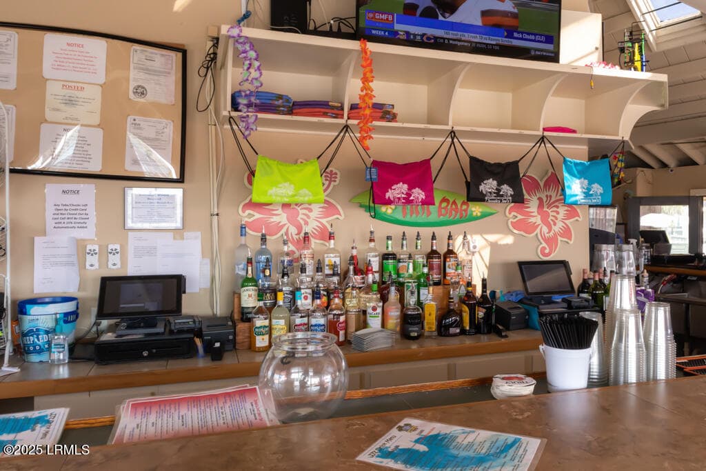 HHBT RESORT BEACH BAR BAR - 40 Folly Field Road 246c, Hilton Head Island, SC 29928