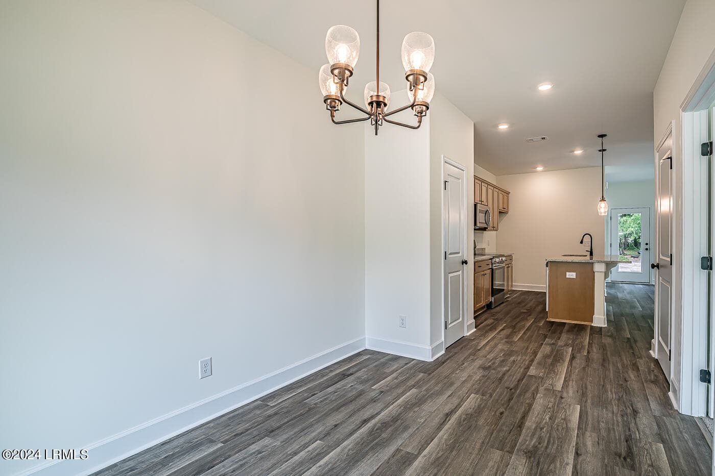 12 Dining - 252 Weathersbee Street, Ridgeland, SC 29936