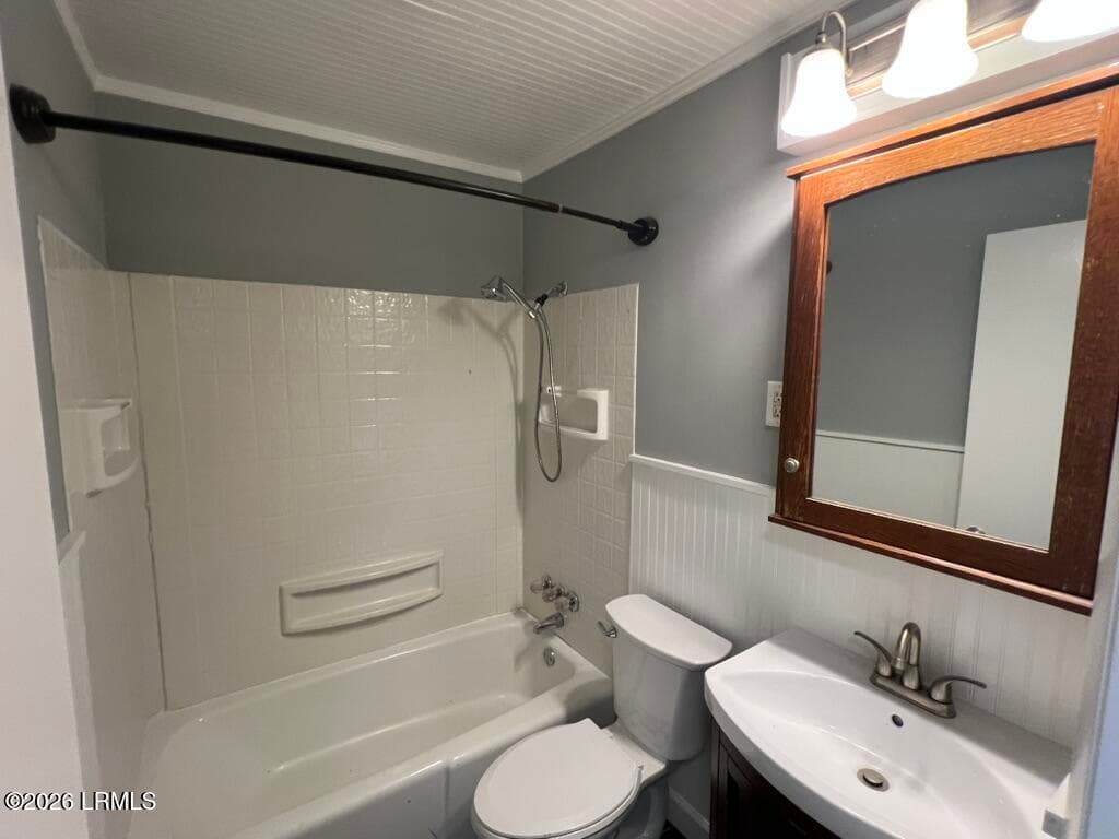 Guest Bath - 905 Belleview Circle W, Beaufort, SC 29902