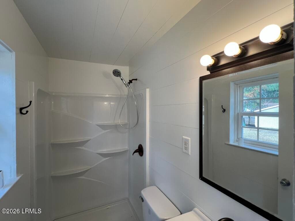 Guest Bathroom 2 - 905 Belleview Circle W, Beaufort, SC 29902