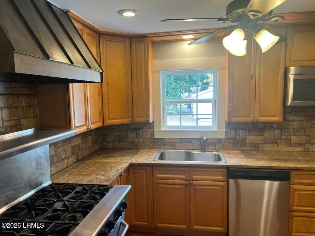 Kitchen - 905 Belleview Circle W, Beaufort, SC 29902