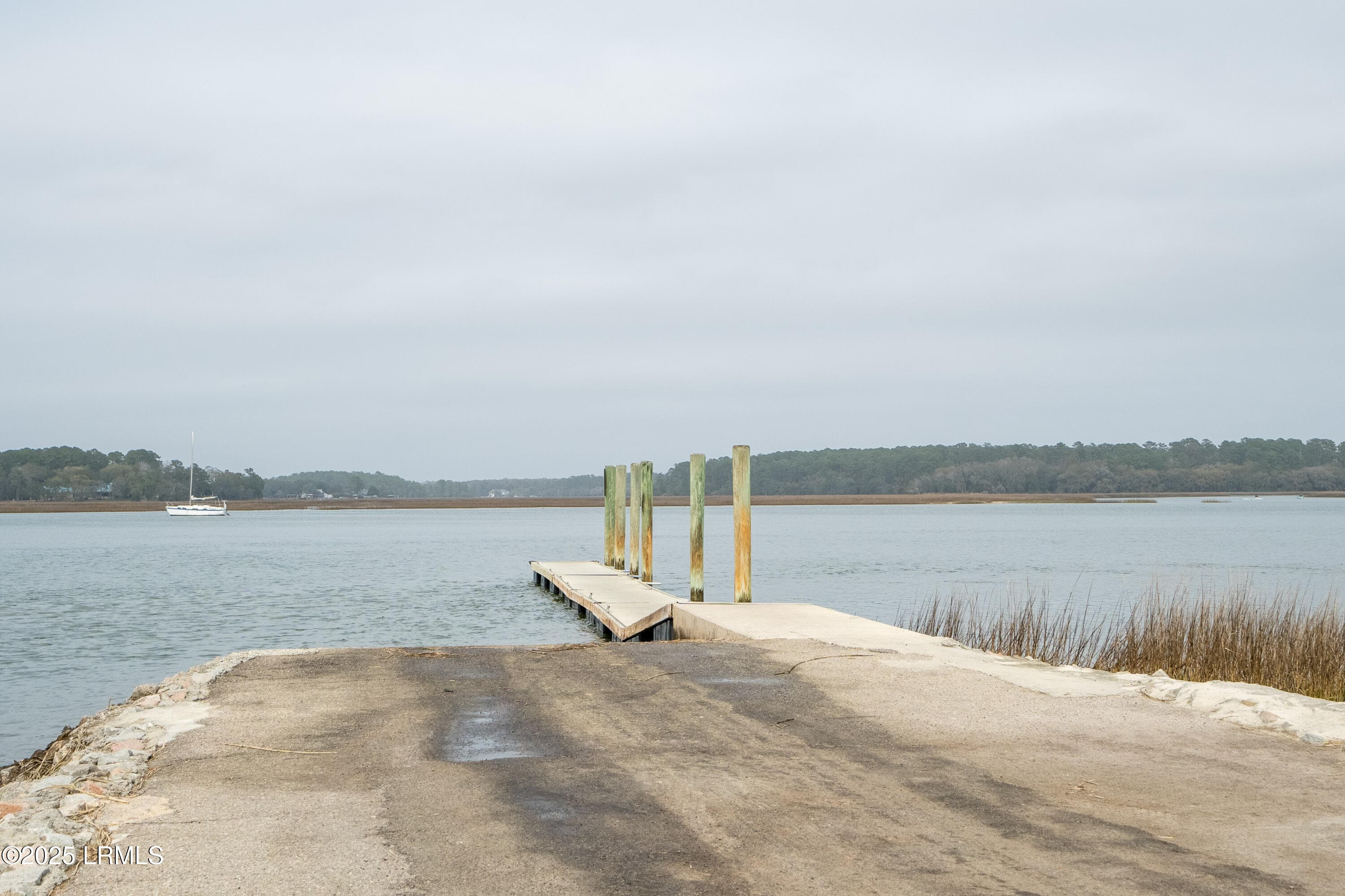 Pigeon Point Boat Landing - 2002 Roper Street, Beaufort, SC 29902