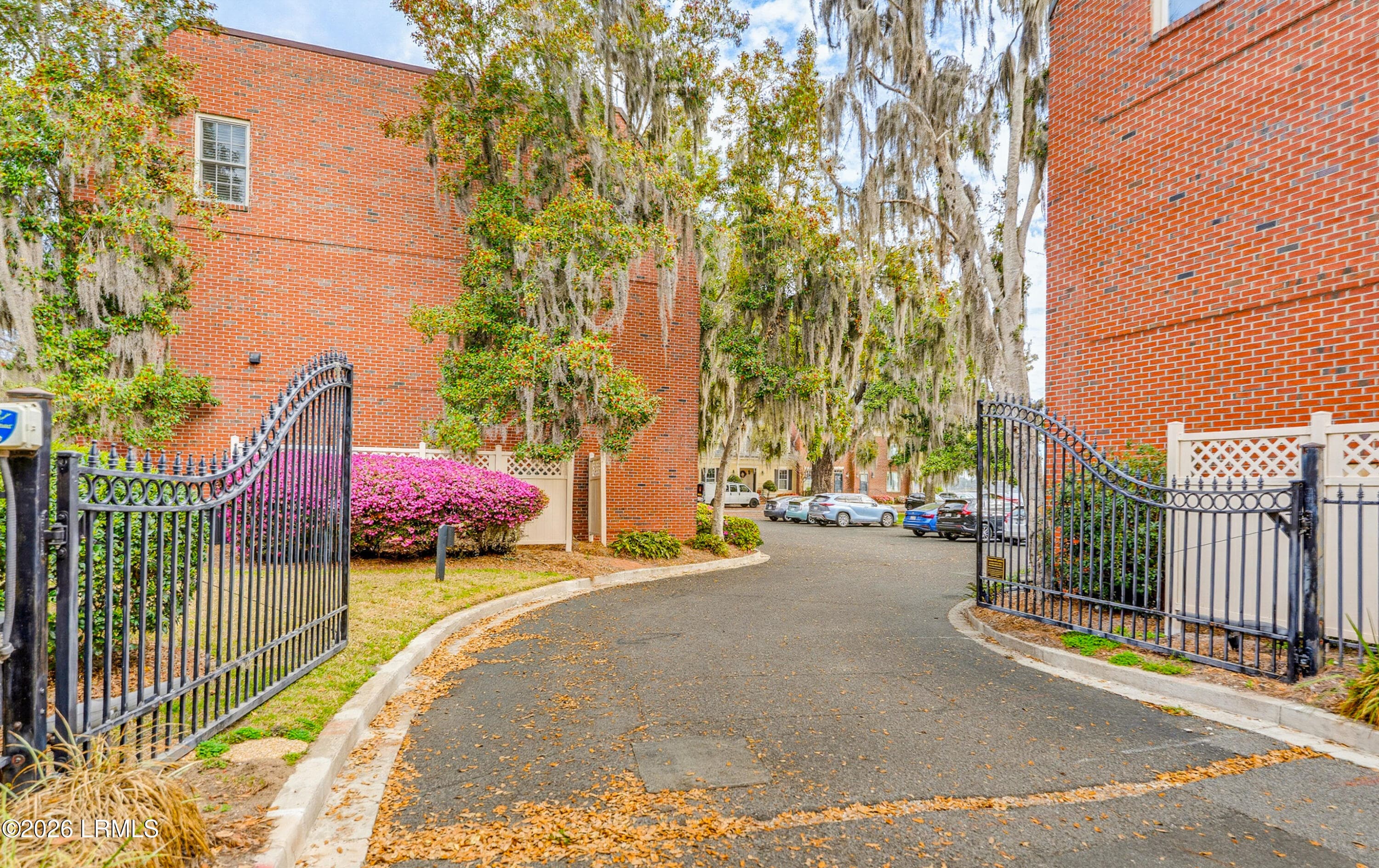 Carriage Court Security Entrance - 895 Ribaut Road 9, Beaufort, SC 29902