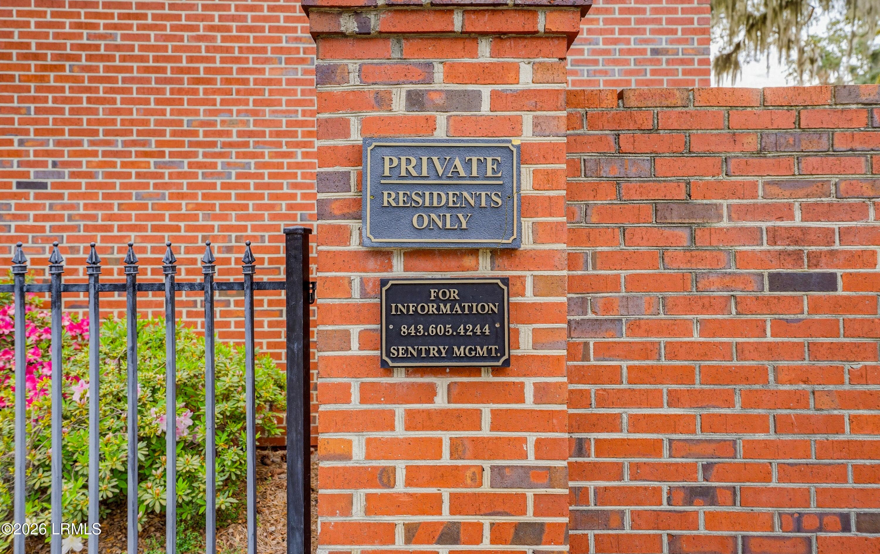 Carriage Court Townhome - 895 Ribaut Road 9, Beaufort, SC 29902