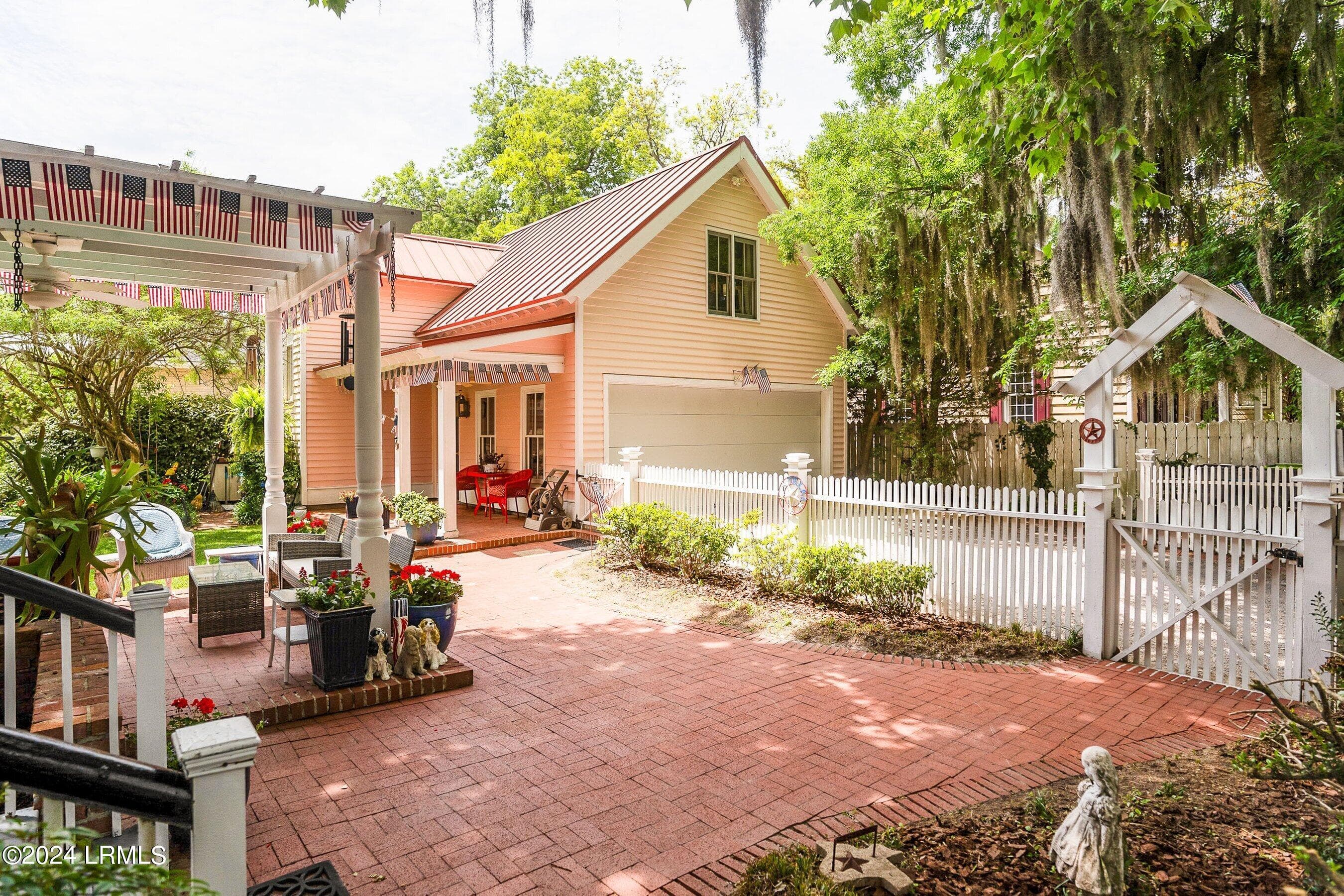 Patio - 414 New Street, Beaufort, SC 29902