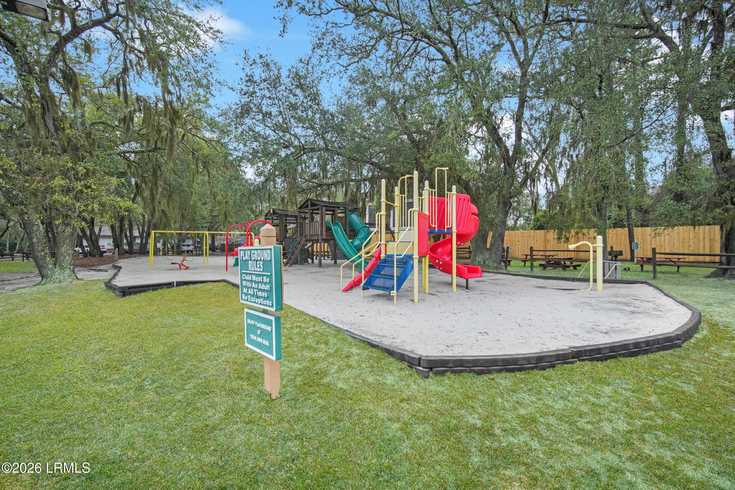 64_admiral row33 - 40 Folly Field Road 231, Hilton Head Island, SC 29928