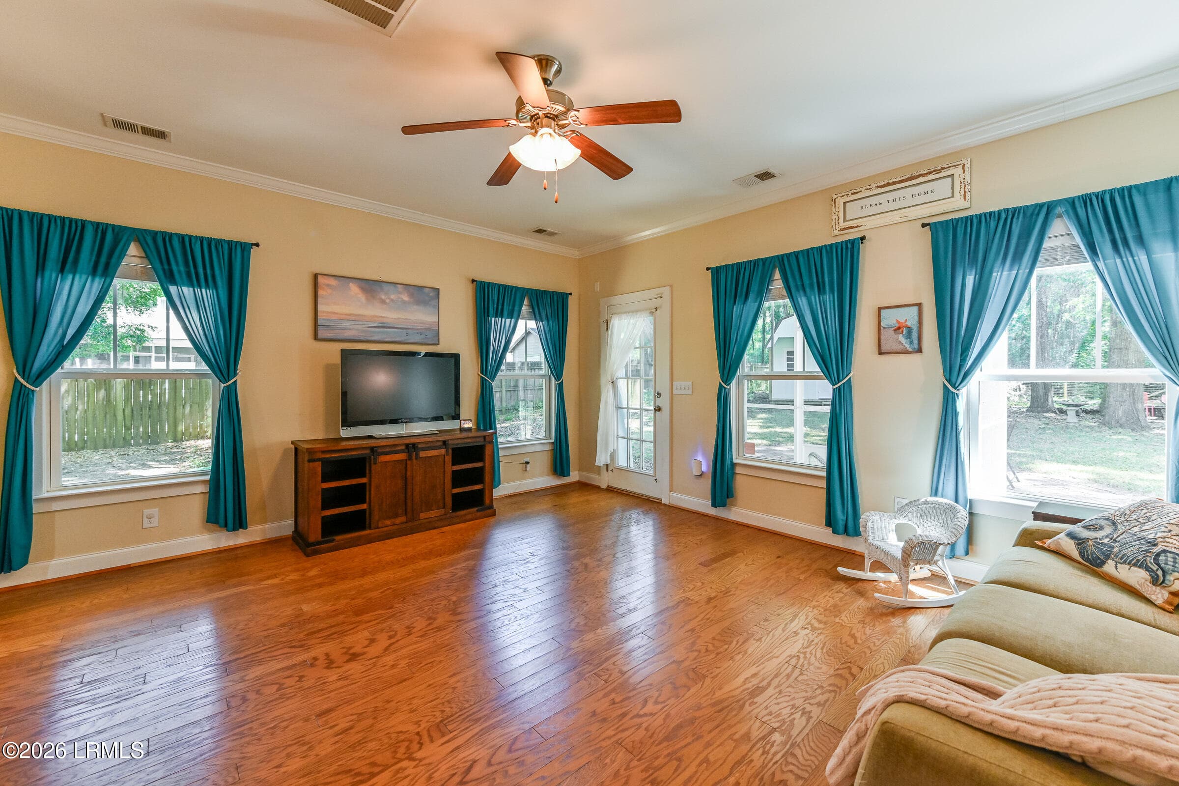 Lots of natural light - 14 Chinaback Drive, Beaufort, SC 29907