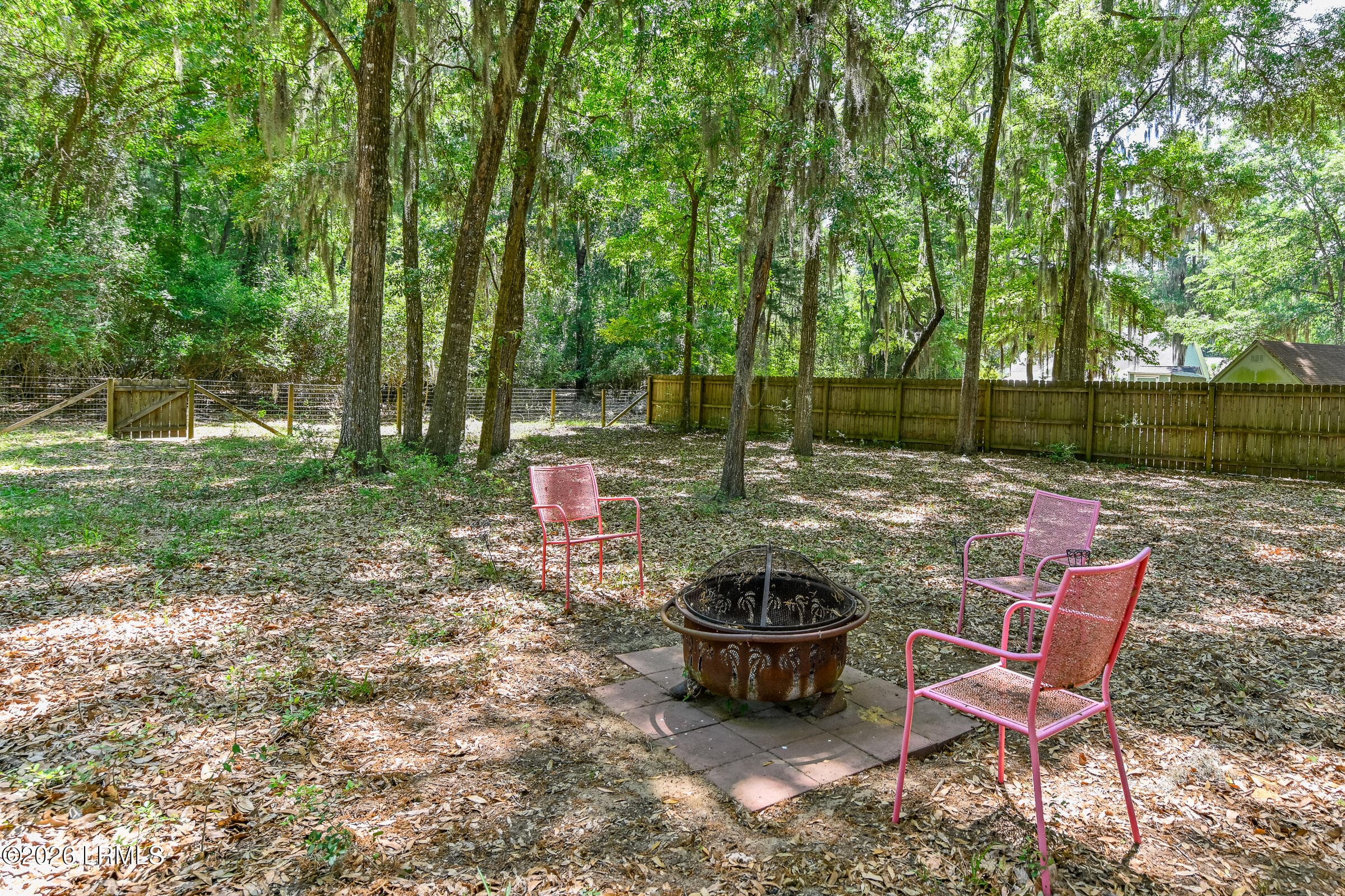 fully fenced in yard - 14 Chinaback Drive, Beaufort, SC 29907