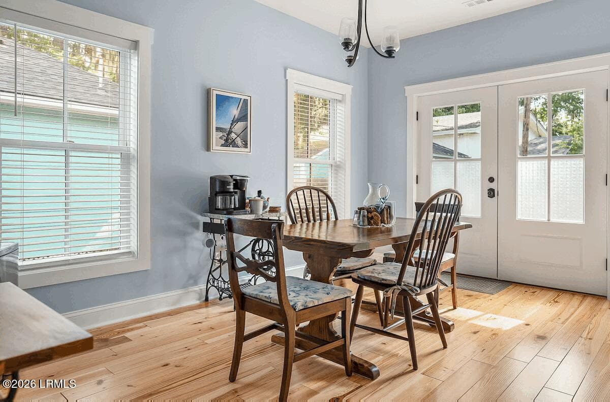 811 Bladen Dining Area - 811 Bladen Street, Beaufort, SC 29902