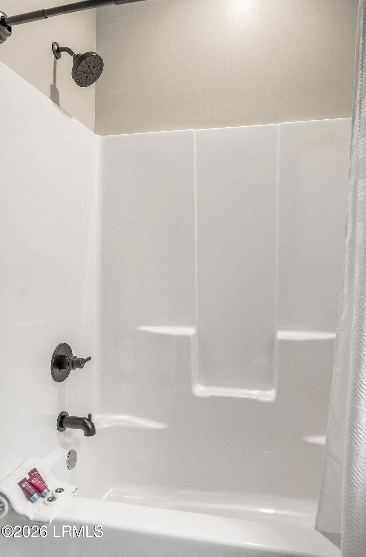 811 Bladen Front Bathroom2 - 811 Bladen Street, Beaufort, SC 29902