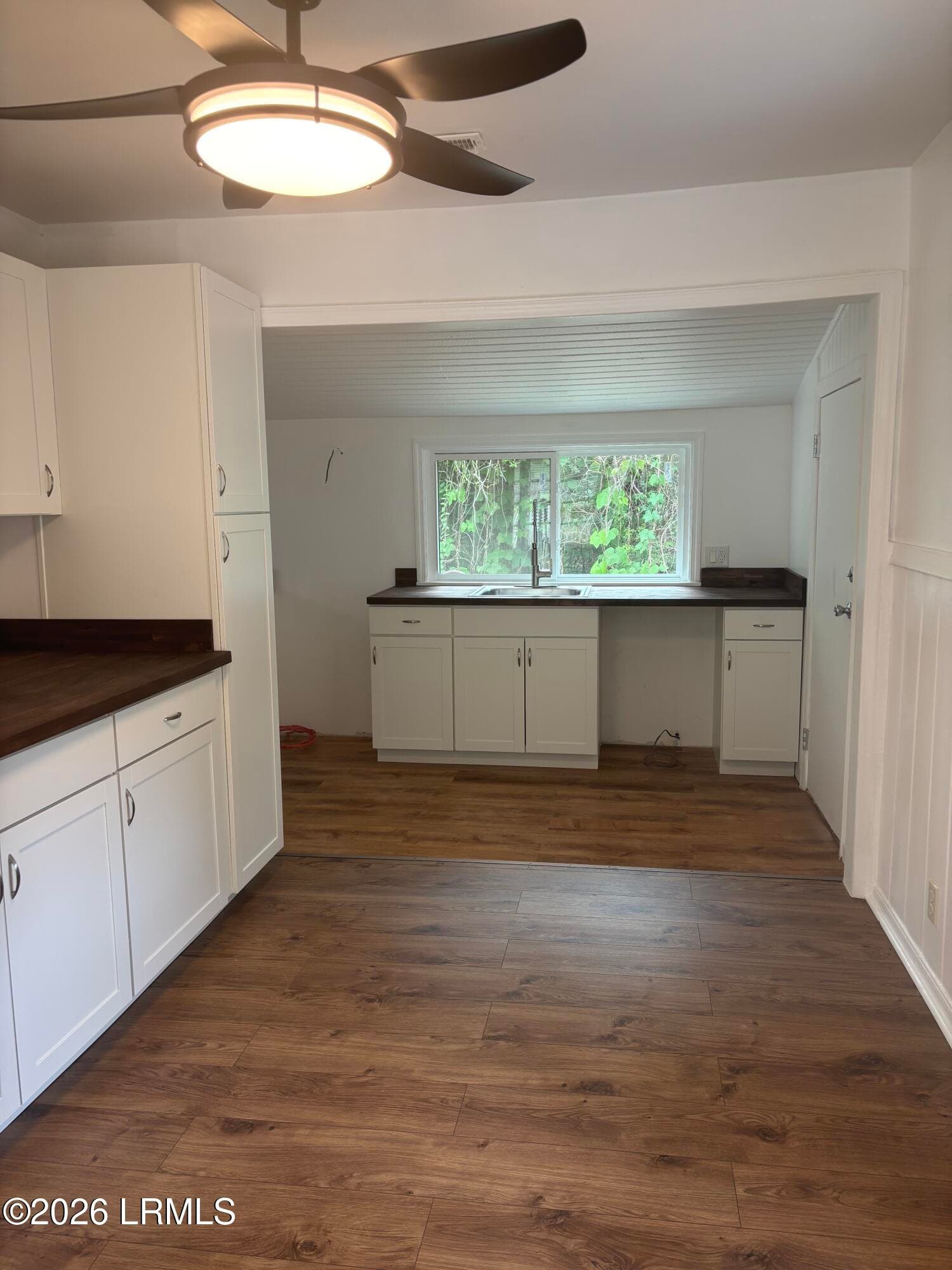 kitchen - 392 N Main Street, Brunson, SC 29911