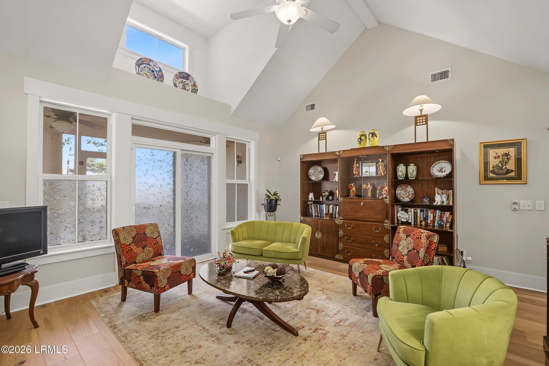 Livingroom with Vaulted Ceilings - 14 W National Boulevard, Beaufort, SC 29907