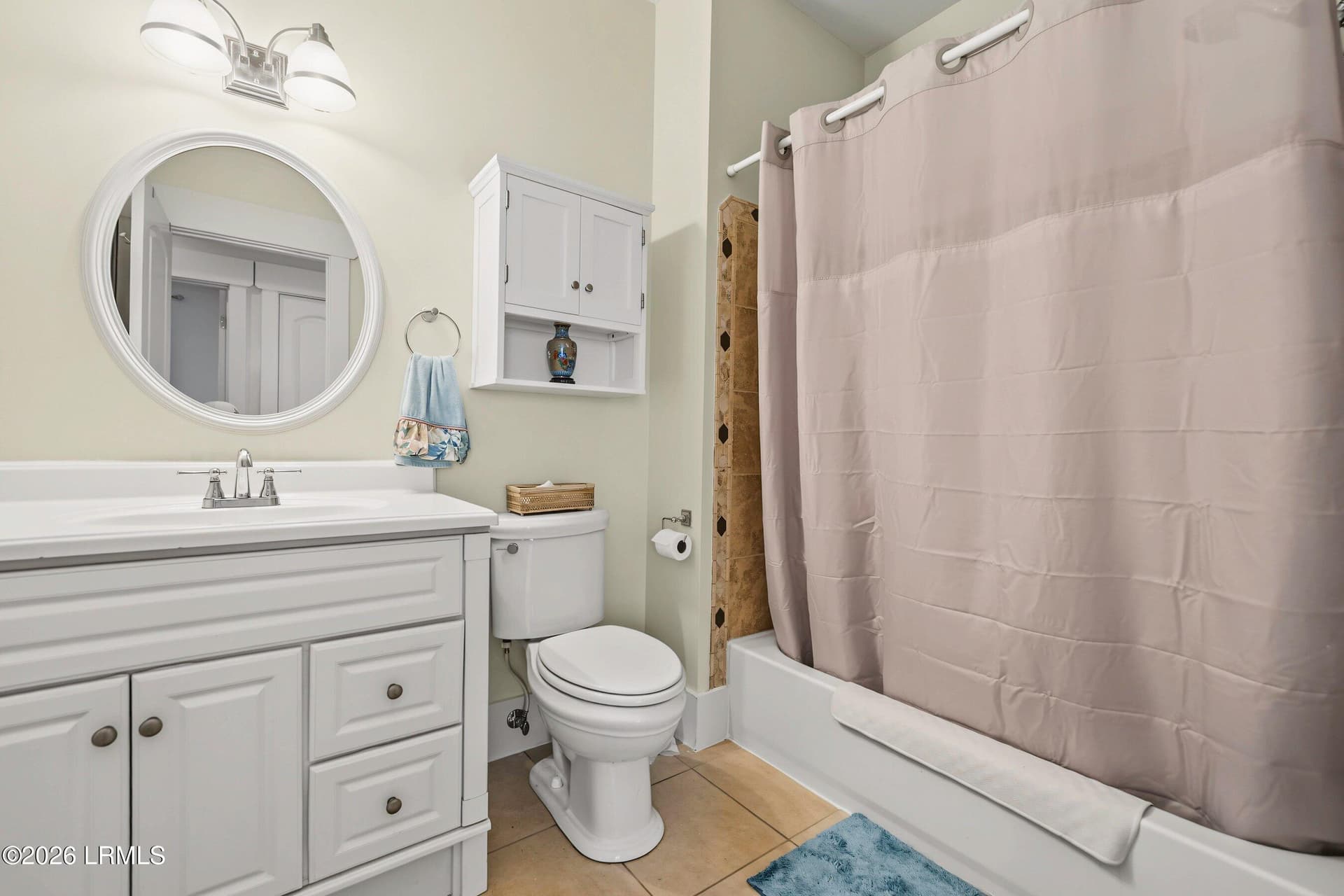 Guest Bath - 14 W National Boulevard, Beaufort, SC 29907