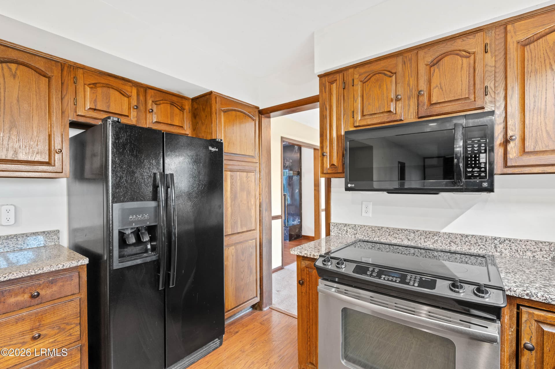 Fridge and Range - 6823 Oakmont Drive, Beaufort, SC 29906