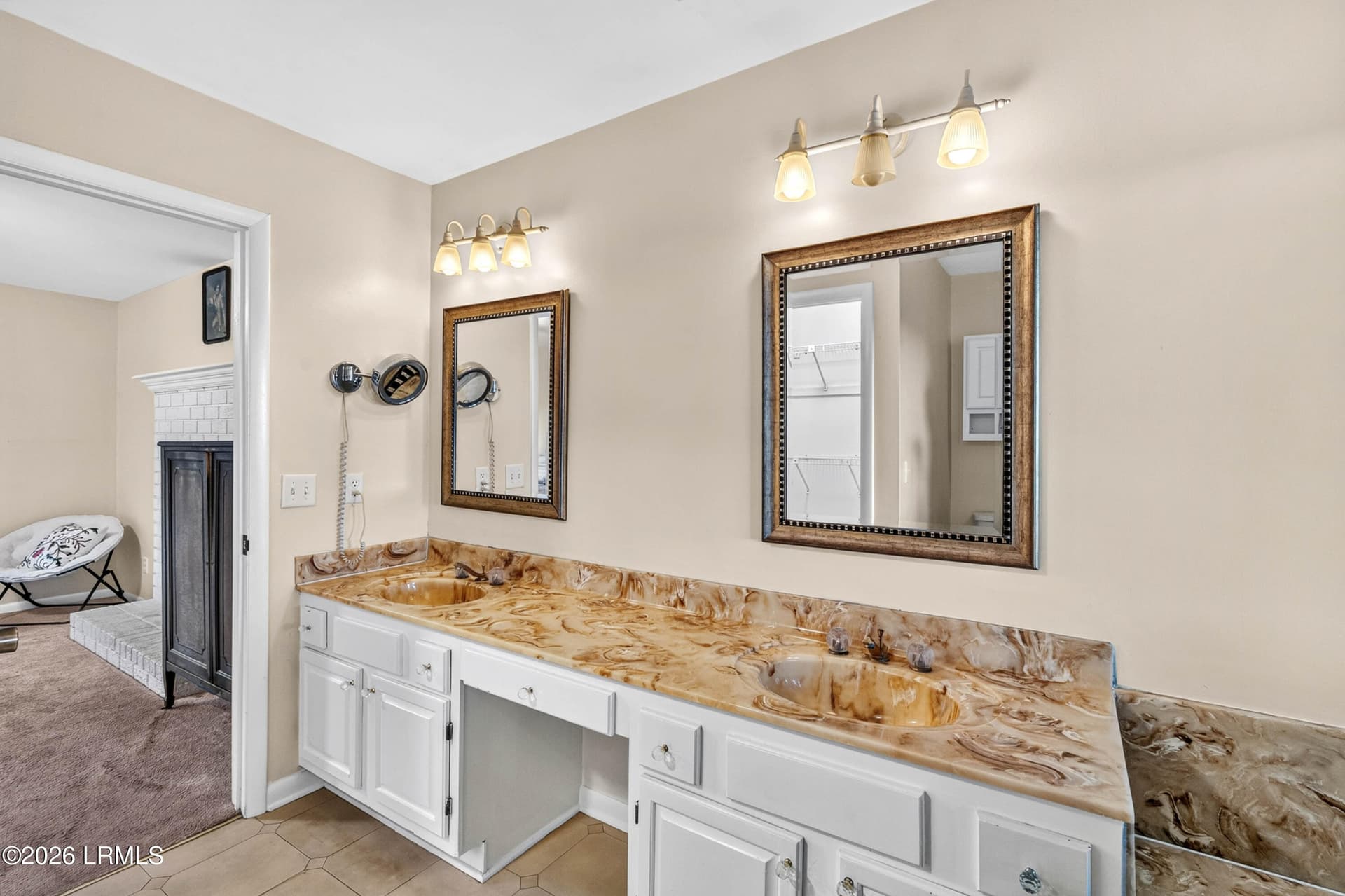 Master vanity - 6823 Oakmont Drive, Beaufort, SC 29906