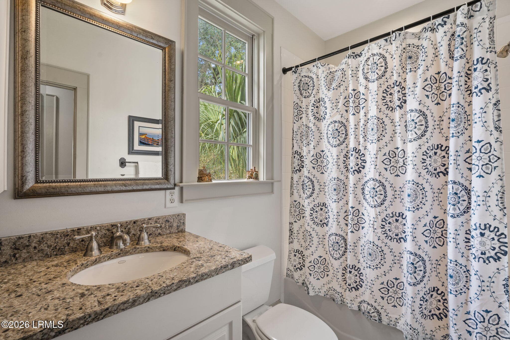 Guest bath1 (1) - 11 Park Square S, Beaufort, SC 29907