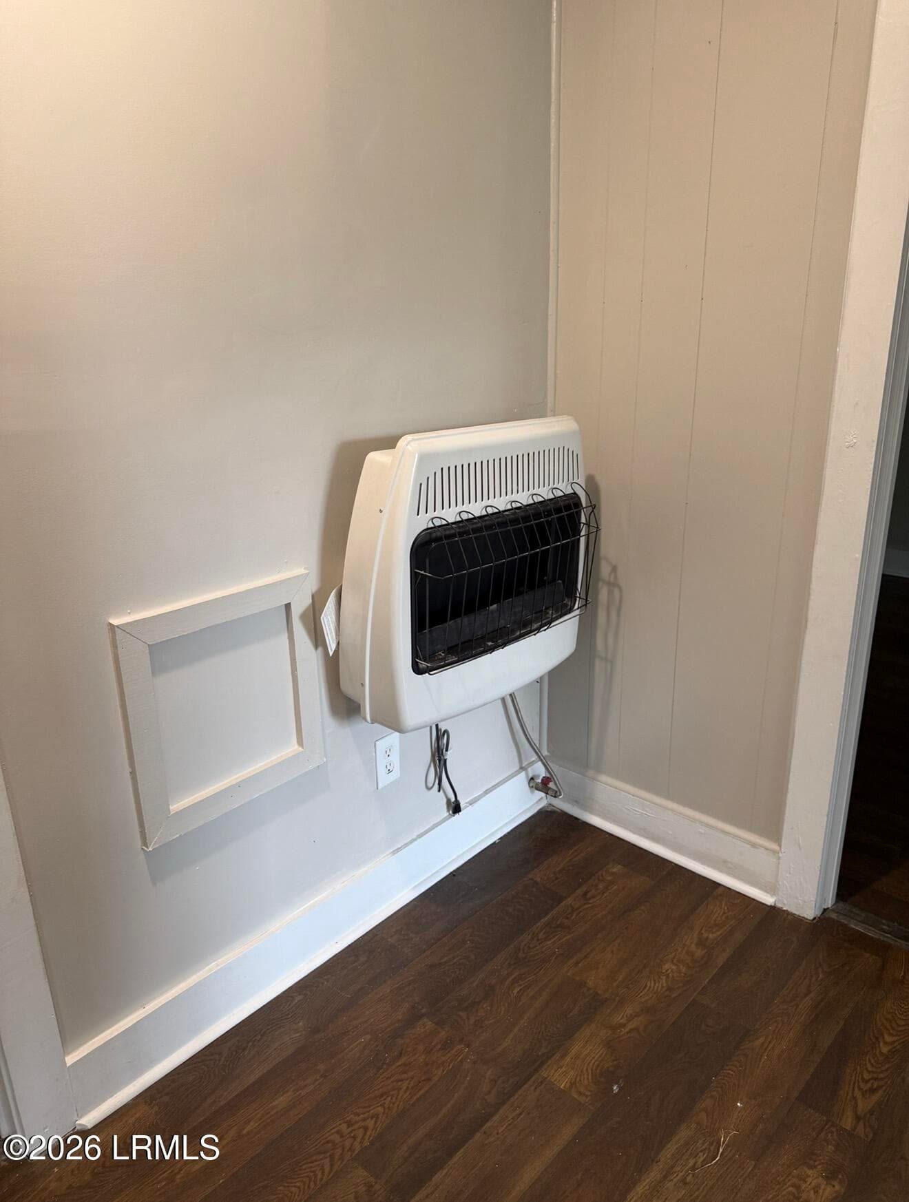 electric heater - 402 Ellis Street, Hampton, SC 29924, Hampton