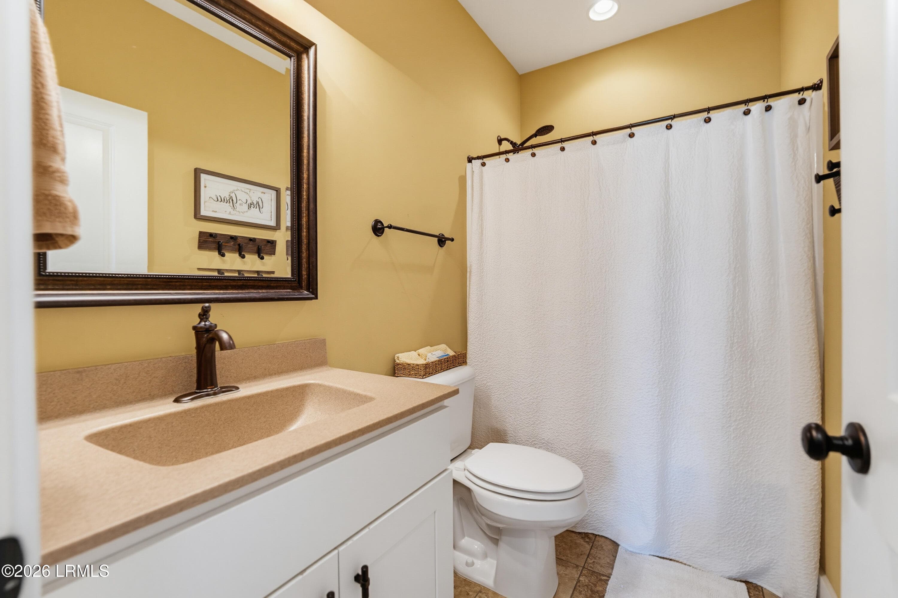 Guest Bath - 3013 Walnut Street, Beaufort, SC 29906