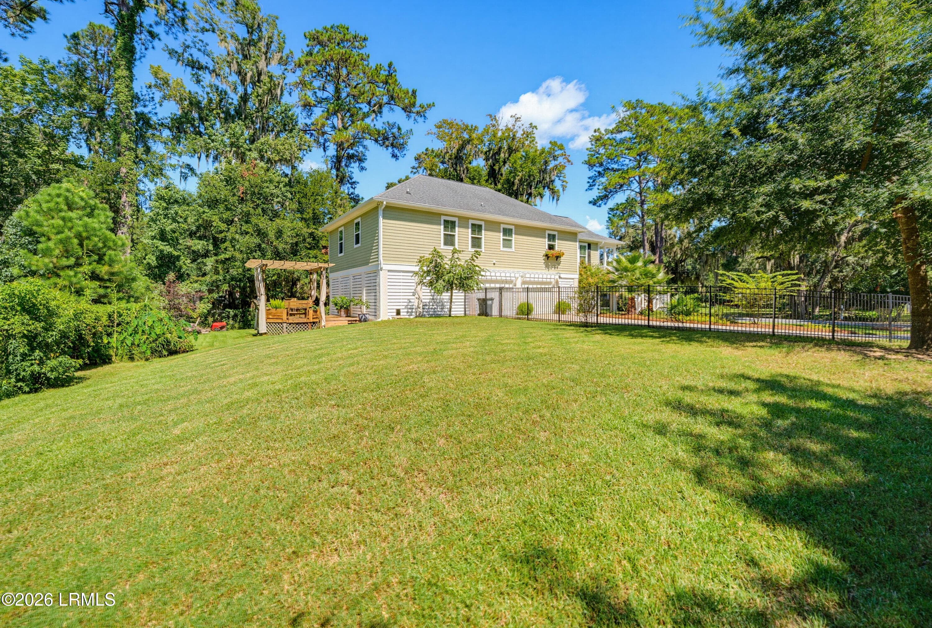 Large yard - 3013 Walnut Street, Beaufort, SC 29906