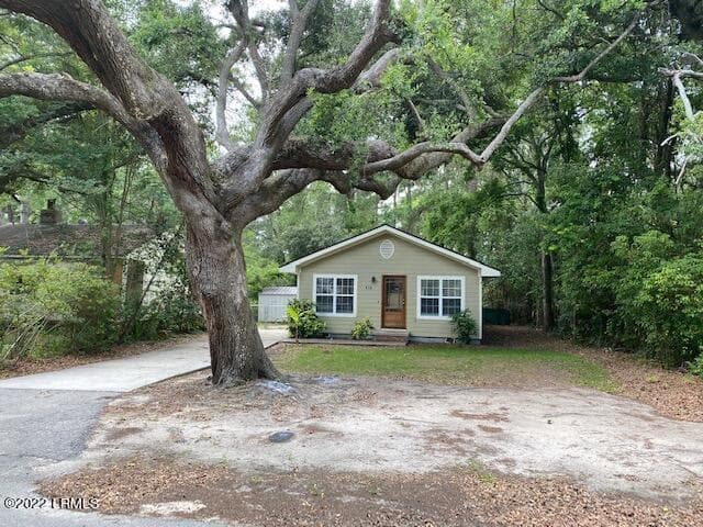 Front With Tree3 - 418 Meritta Avenue, Beaufort, SC 29902