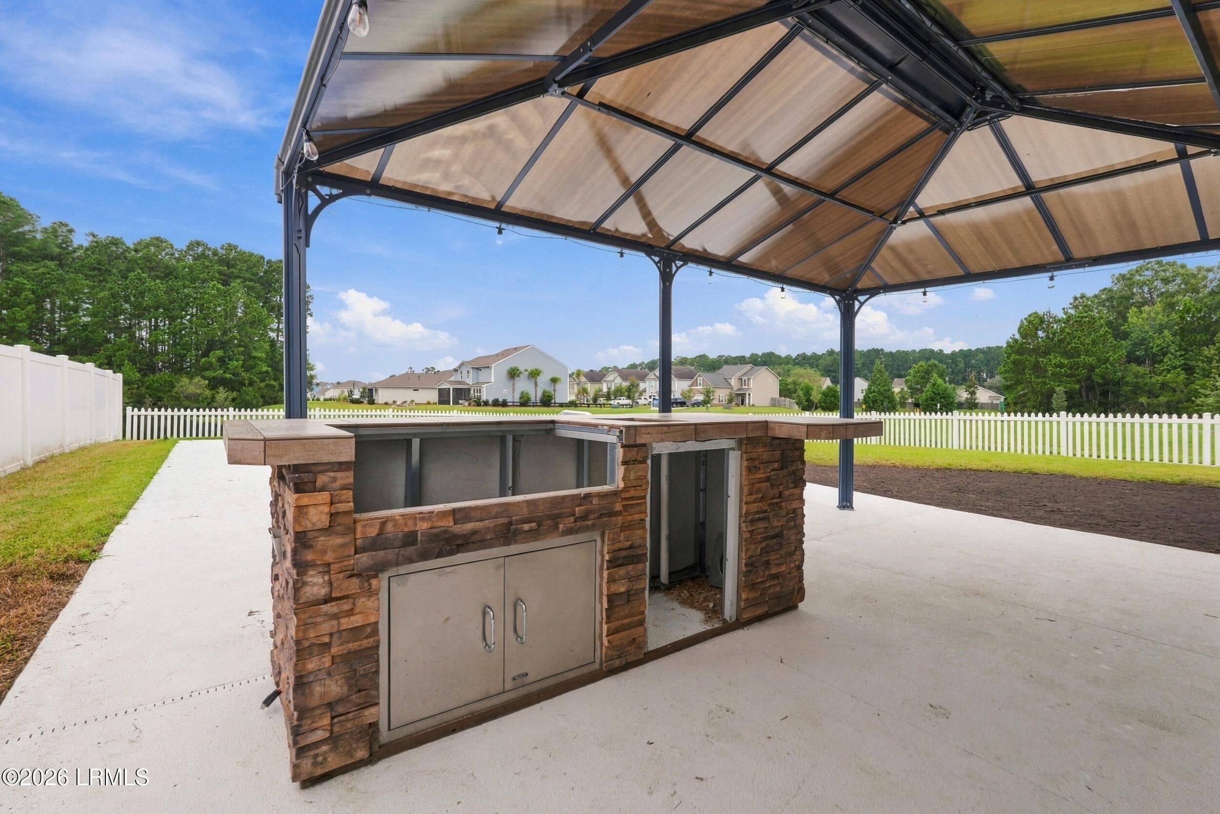 outdoor kitchen - 6 Wolf Creek Cove, Bluffton, SC 29910, Bluffton