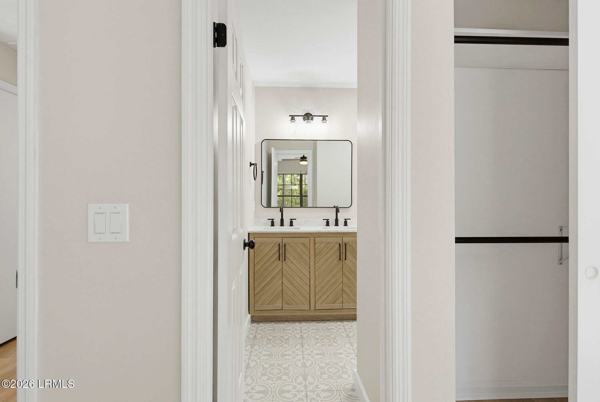 Primarybath_MLS - 206 Middle Road, Beaufort, SC 29907, Beaufort