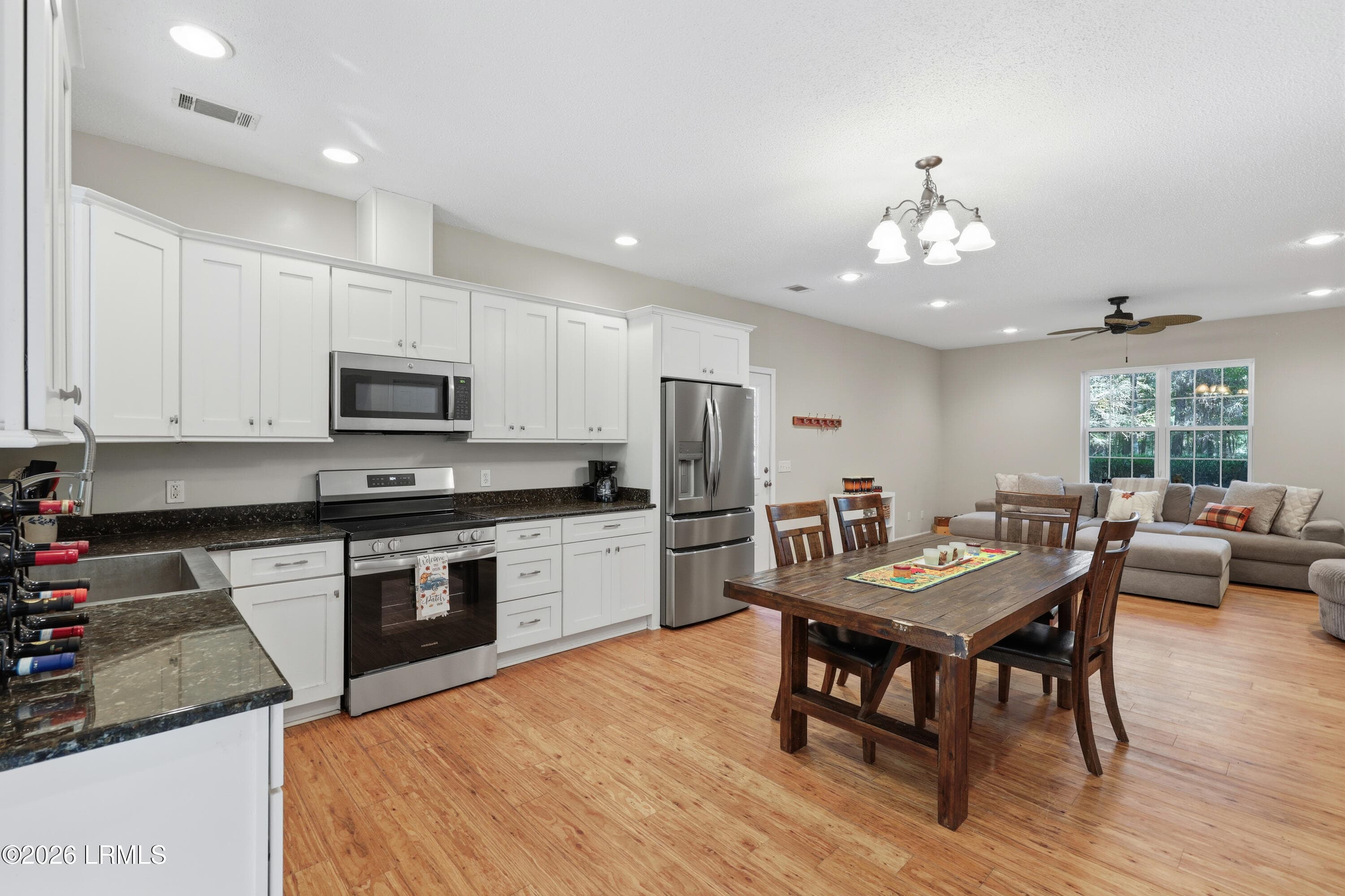 Kitchen and eat-in area - 2248 Honey Hill Circle, Ridgeland, SC 29936