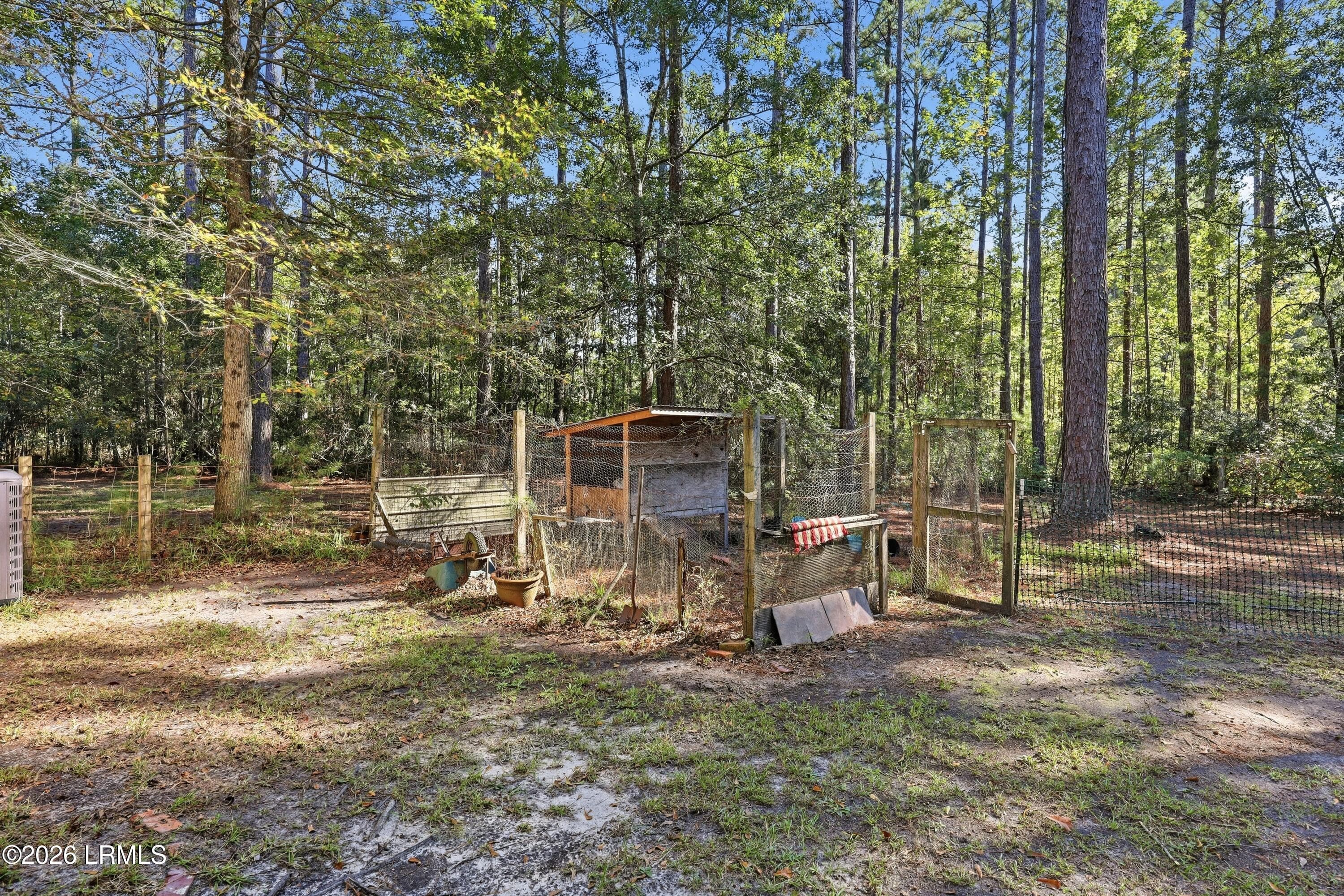 Fenced pet area - 2248 Honey Hill Circle, Ridgeland, SC 29936