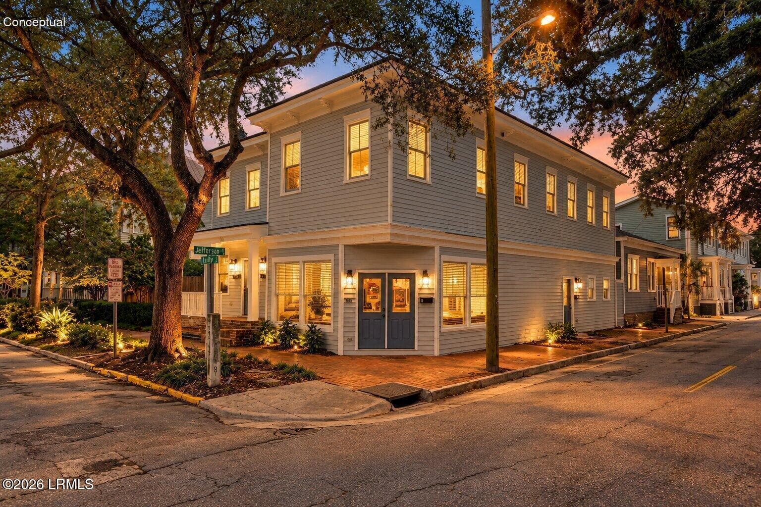 Twilight Corner House Beneath Live Oaks - 221 W Duffy Street, Savannah, GA 31401