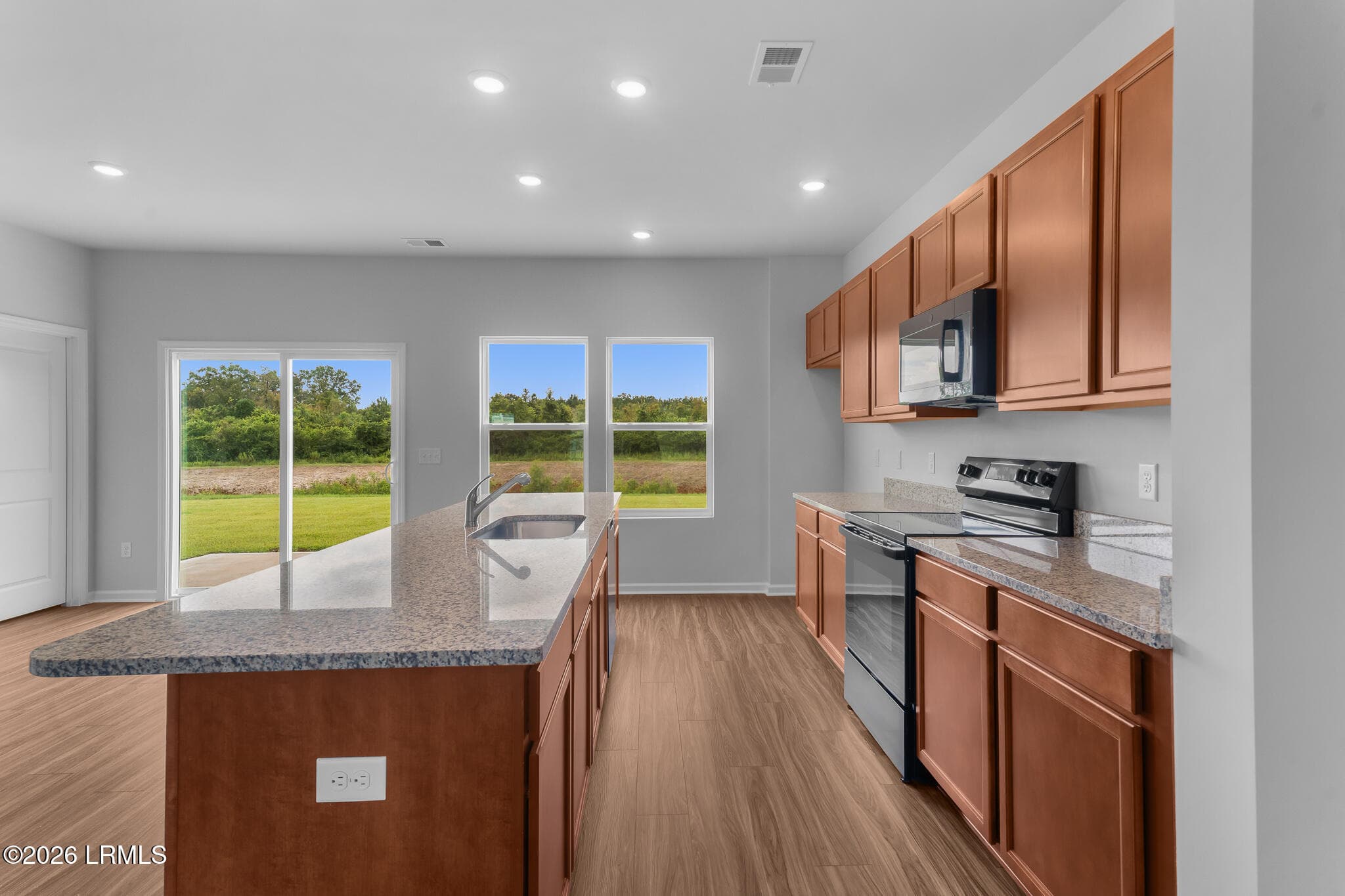 FMWeb10 - 358 Aviation Drive, Ridgeland, SC 29936