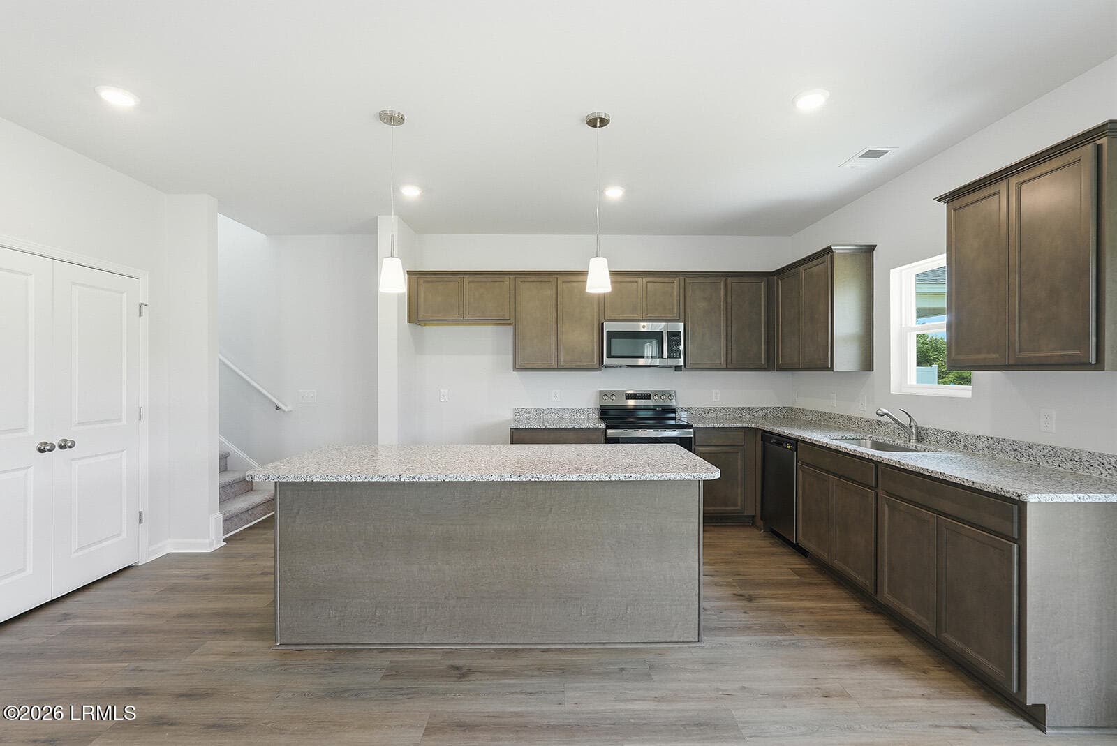 FMWeb07 - 562 Aviation Drive, Ridgeland, SC 29936