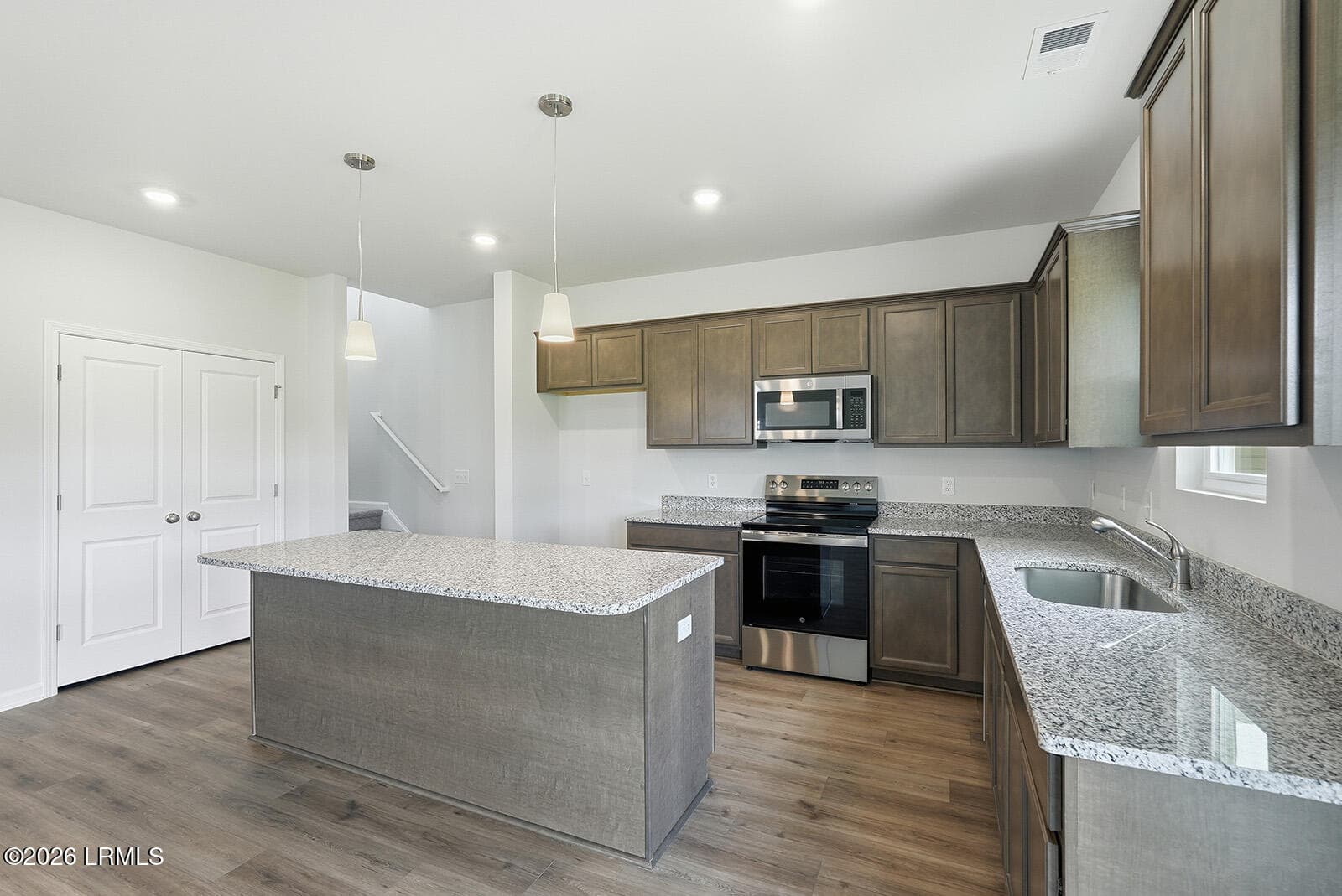 FMWeb08 - 562 Aviation Drive, Ridgeland, SC 29936
