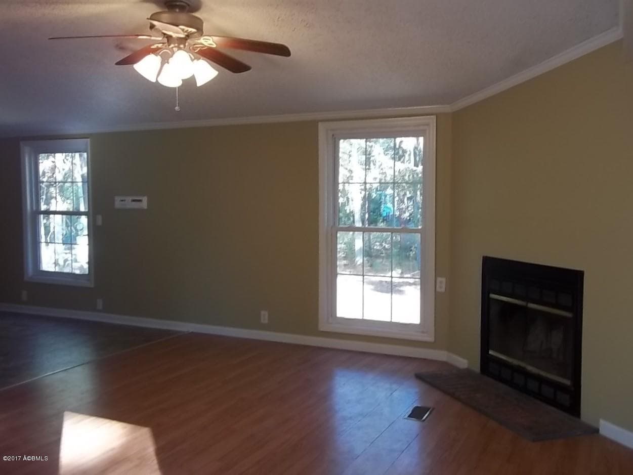 Family Room - 48 Springfield Road, Beaufort, SC 29907