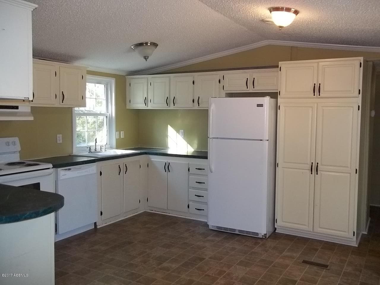 Kitchen - 48 Springfield Road, Beaufort, SC 29907