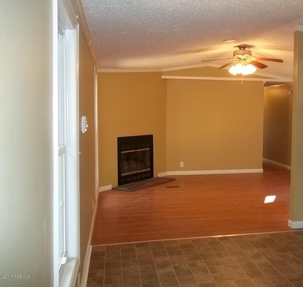 Eat In Kitchen - 48 Springfield Road, Beaufort, SC 29907