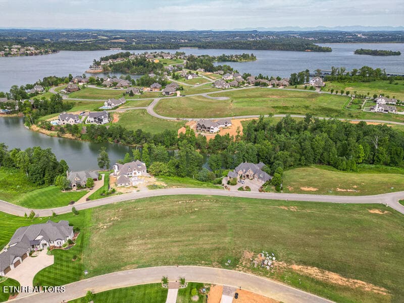 470 Commodore Drive, Lenoir City, TN 37772