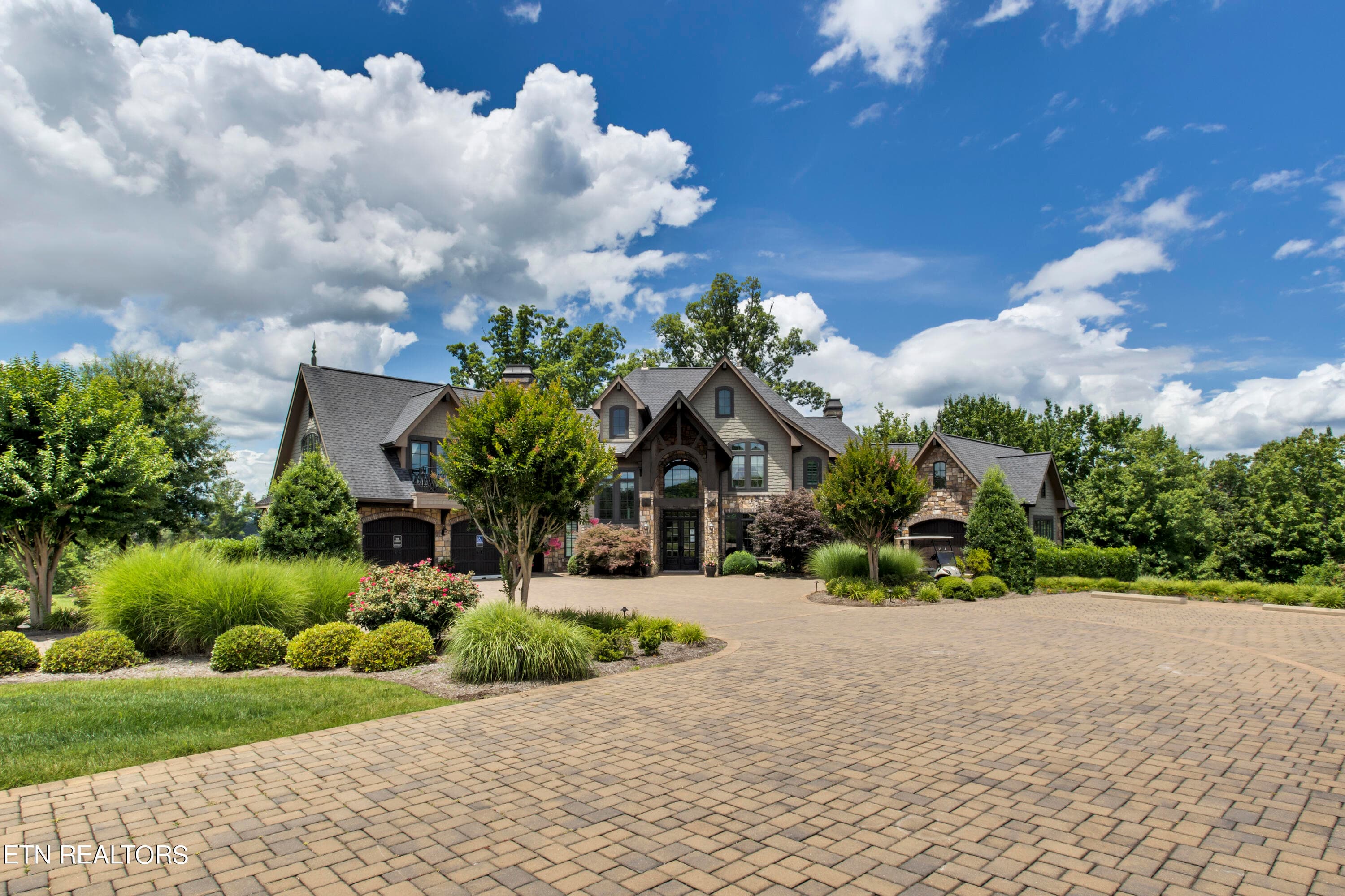 Citicos and Lakeside Inn - 240 Southern Way, Lenoir City, TN 37772, Lenoir City