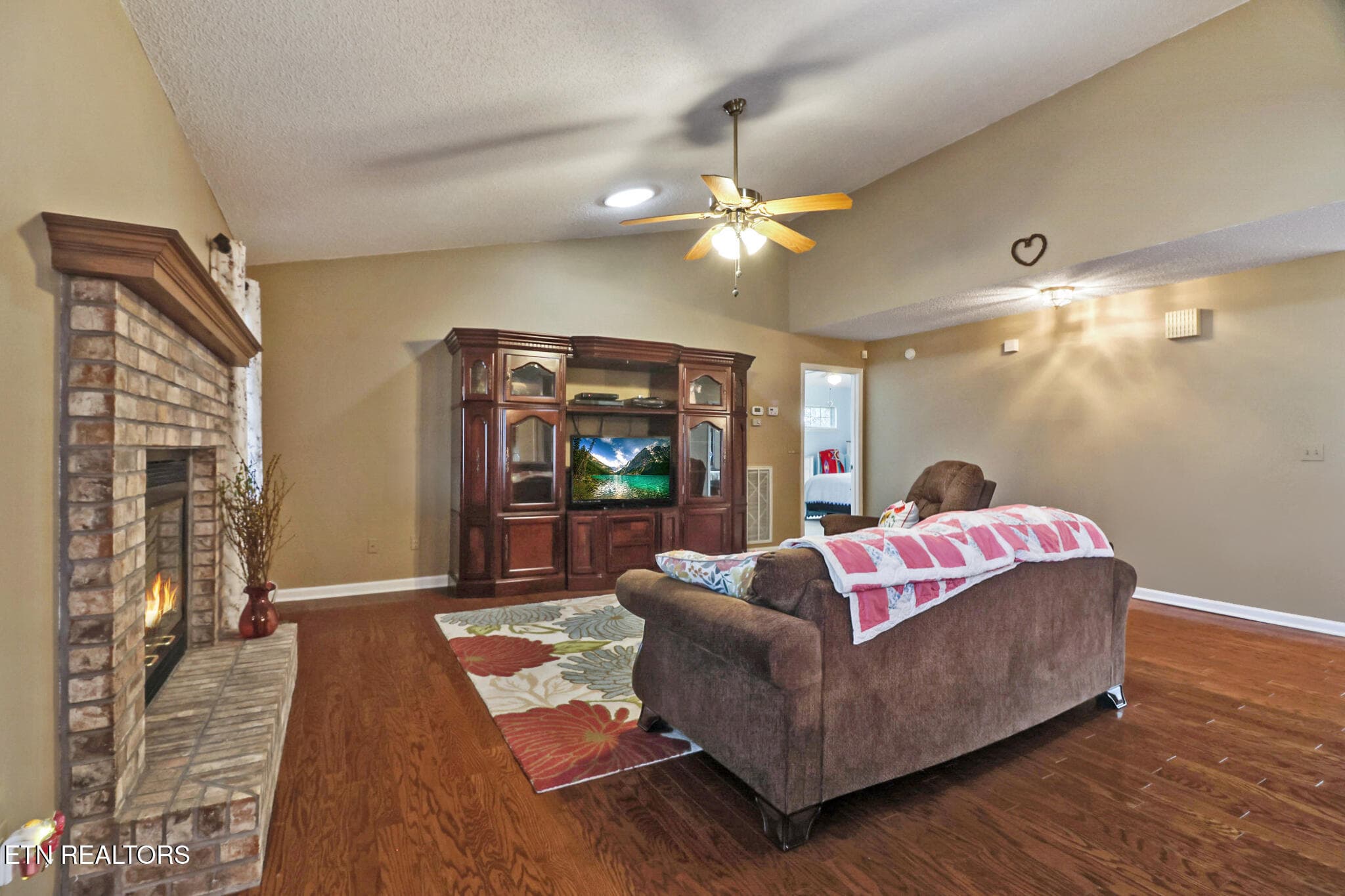 Natural gas fireplace - 116 Huntington Drive, Fairfield Glade, TN 38558