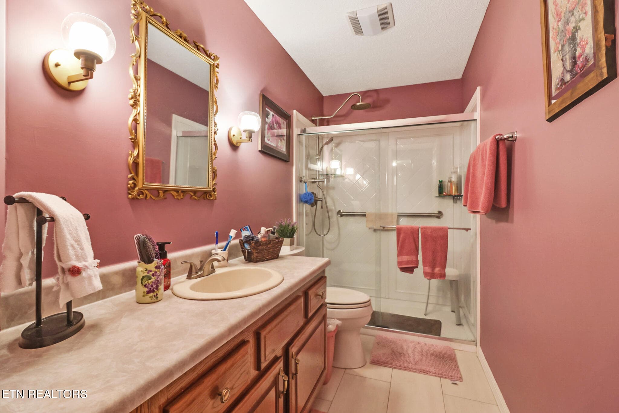Second Bath w/WIShower - 116 Huntington Drive, Fairfield Glade, TN 38558