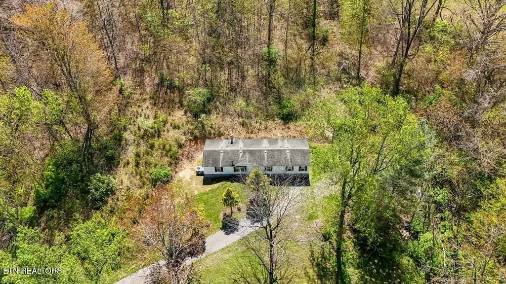 tempImage1VS2bP - 1161 Essary Road, Tazewell, TN 37879