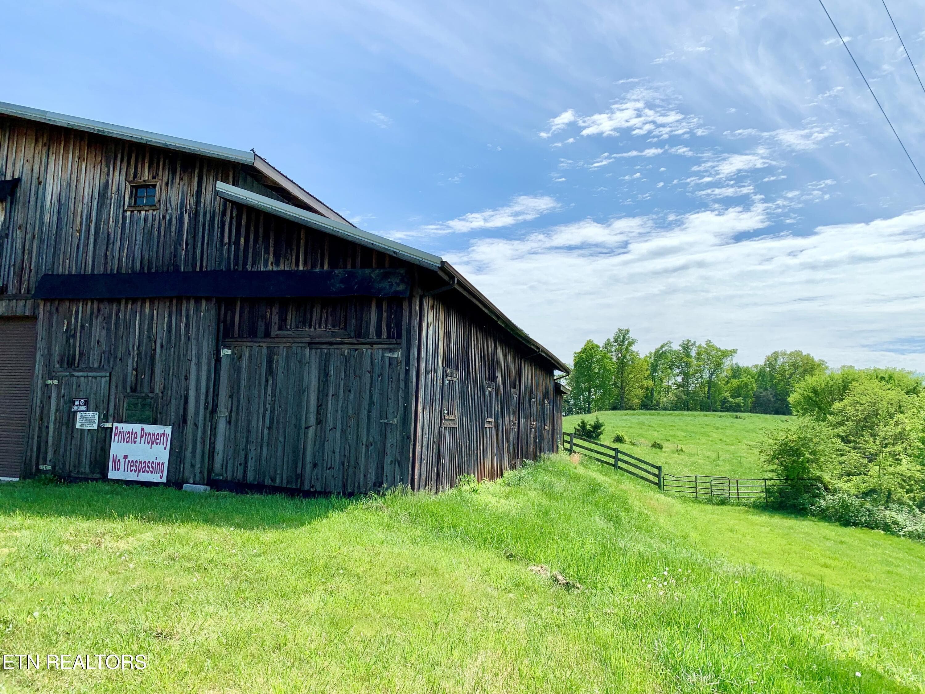 Jones Ridge Barn - 1088 Jones Ridge Rd, Speedwell, TN 37870