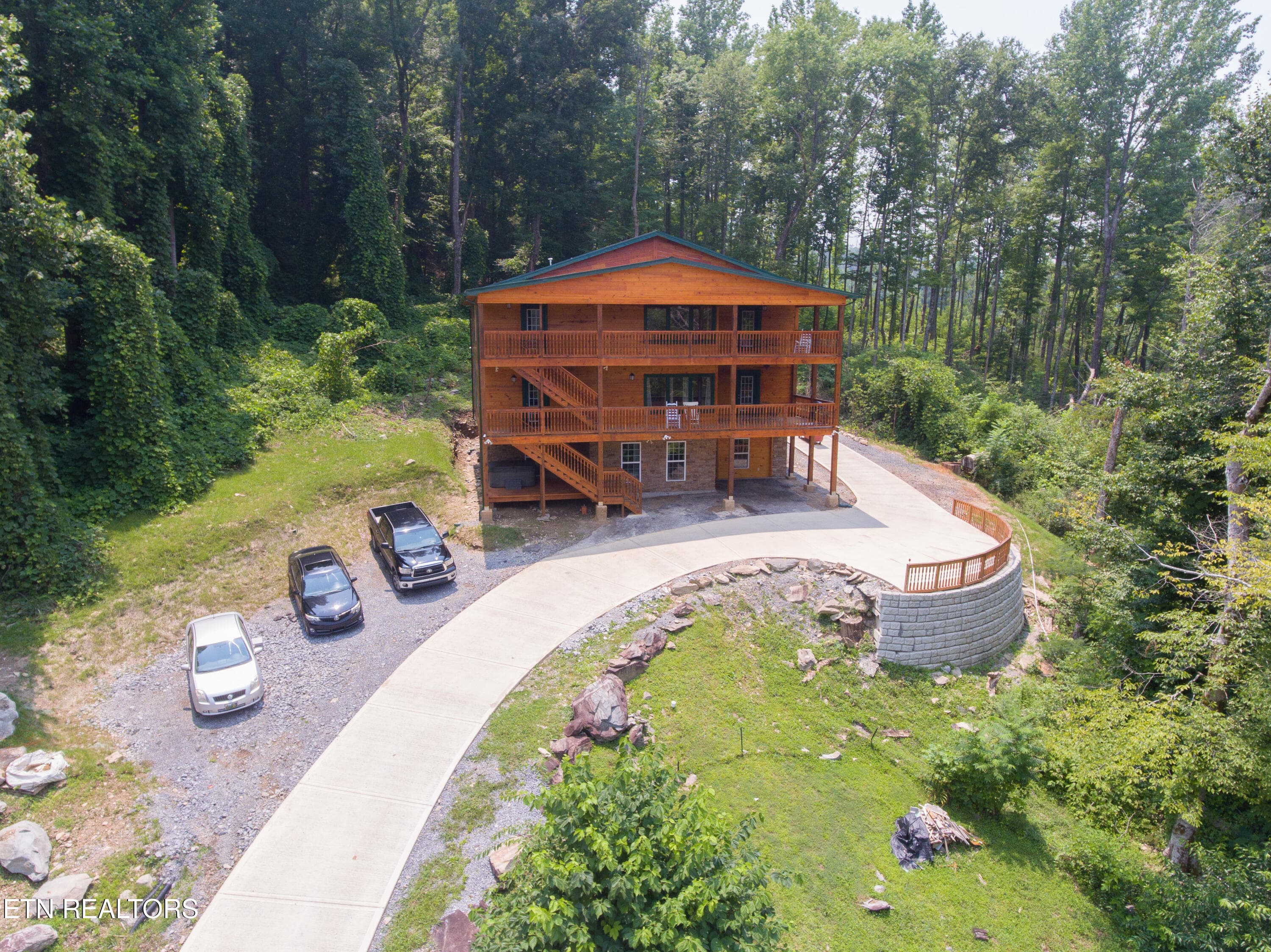 363 Lewis Clabo Rd, Gatlinburg, TN 37738