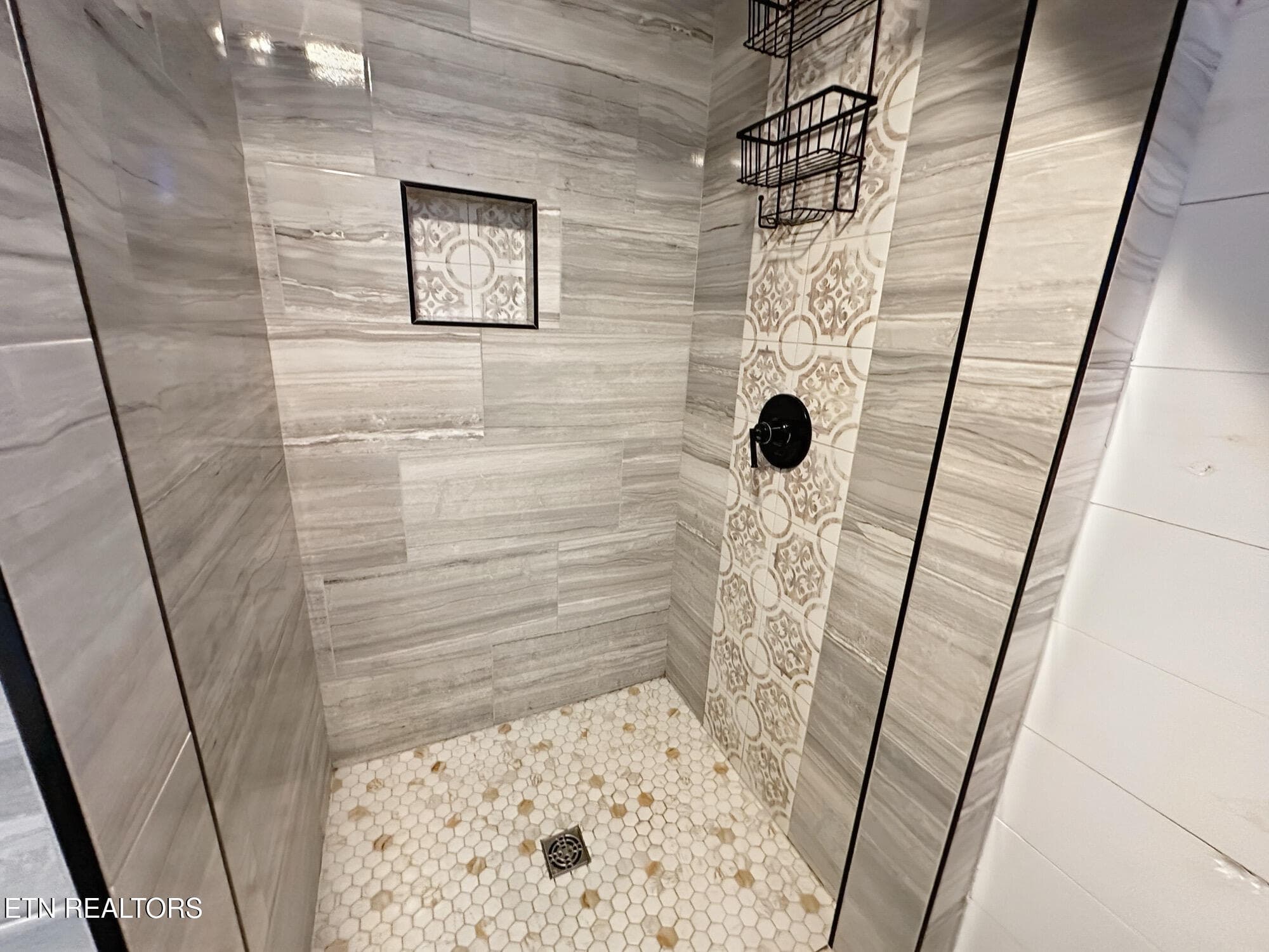 Tile shower - 576 Mill Creek Rd, Pigeon Forge, TN 37863