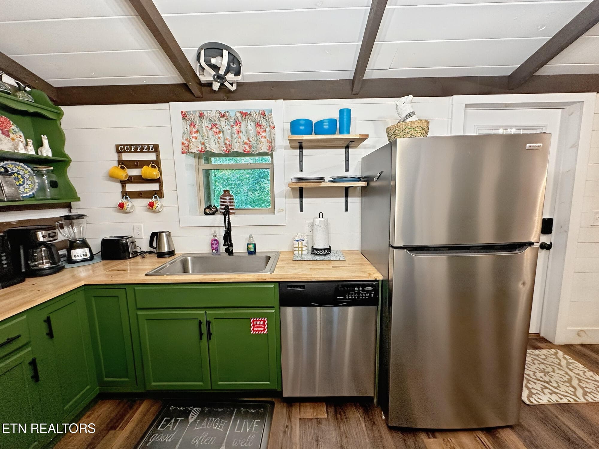 Custom painted cabinets - 576 Mill Creek Rd, Pigeon Forge, TN 37863