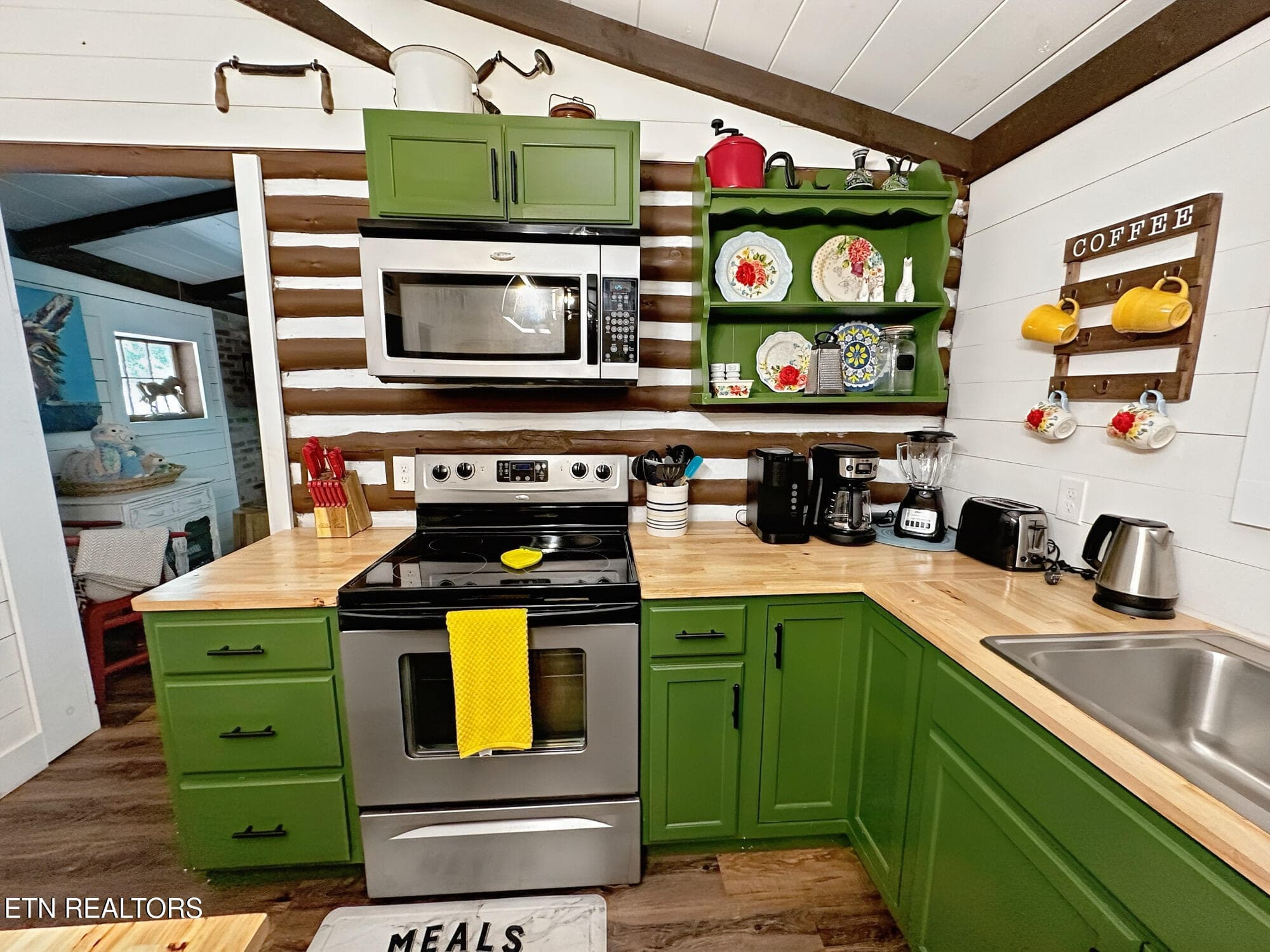 Kitchen - 576 Mill Creek Rd, Pigeon Forge, TN 37863