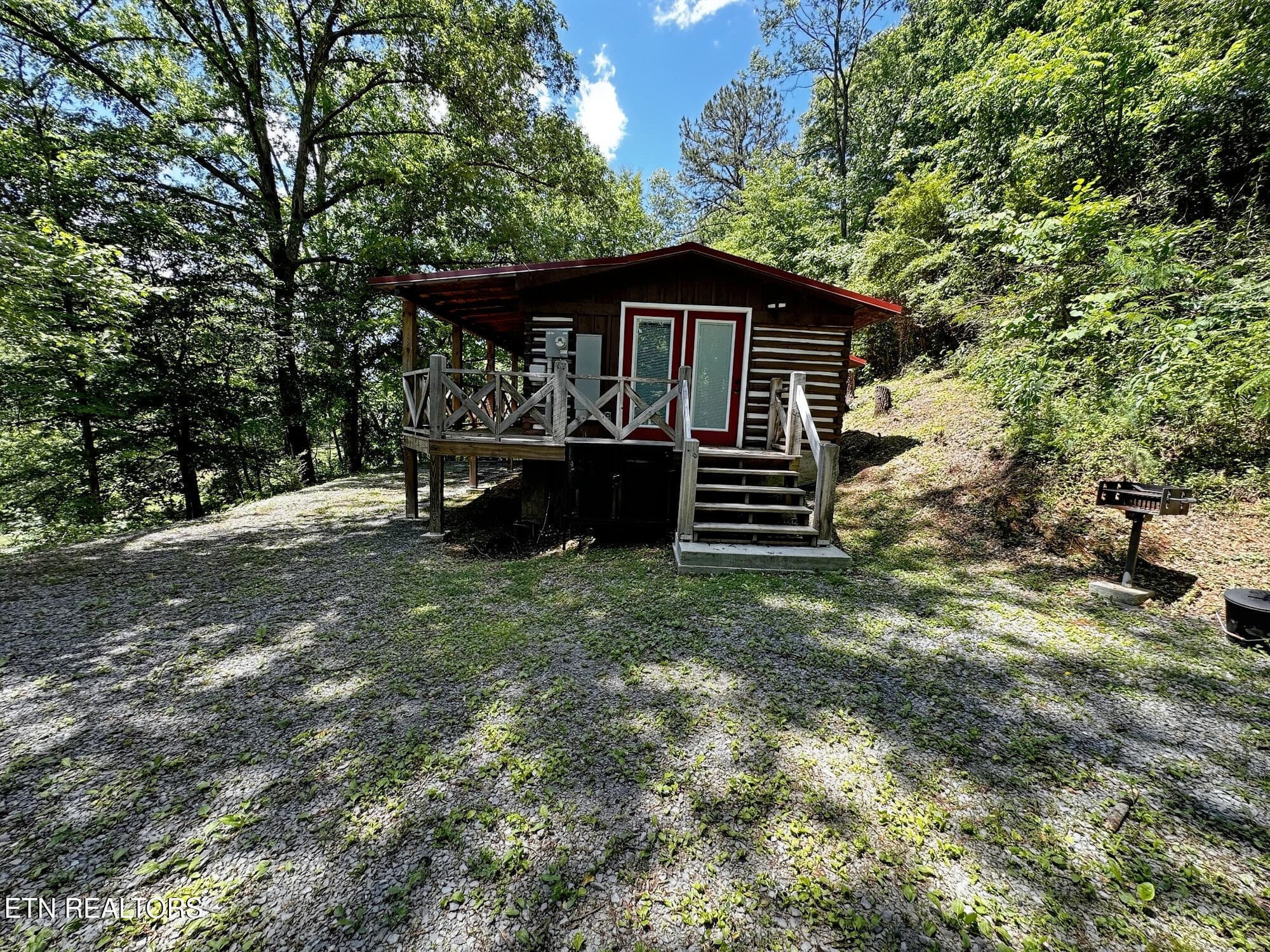 Side yard - 576 Mill Creek Rd, Pigeon Forge, TN 37863