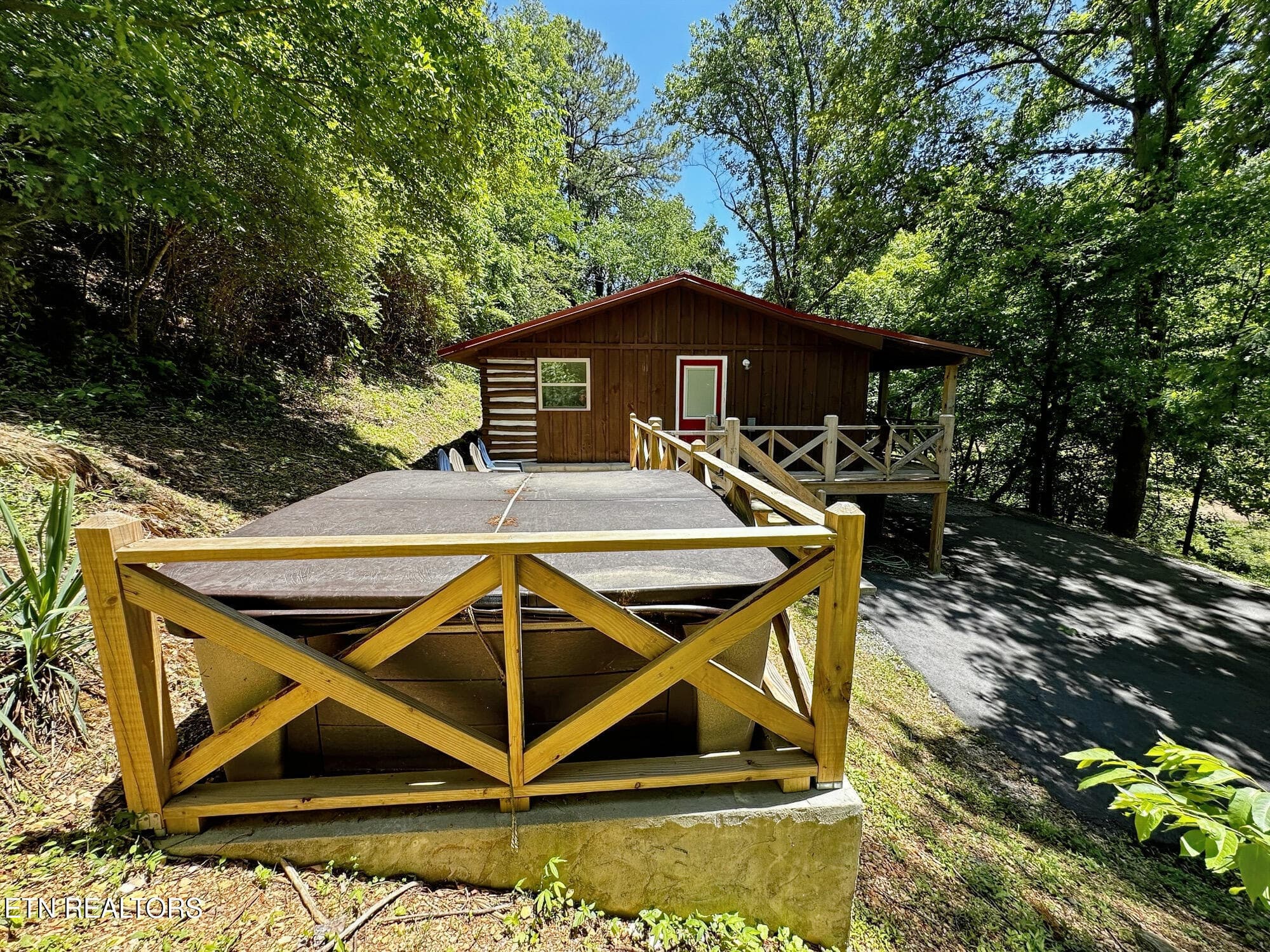 Hot tub - 576 Mill Creek Rd, Pigeon Forge, TN 37863