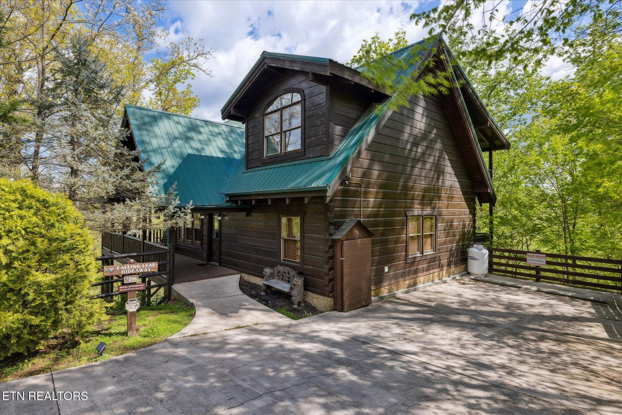 3206 Falling Leaf Way, Pigeon Forge, TN 37863